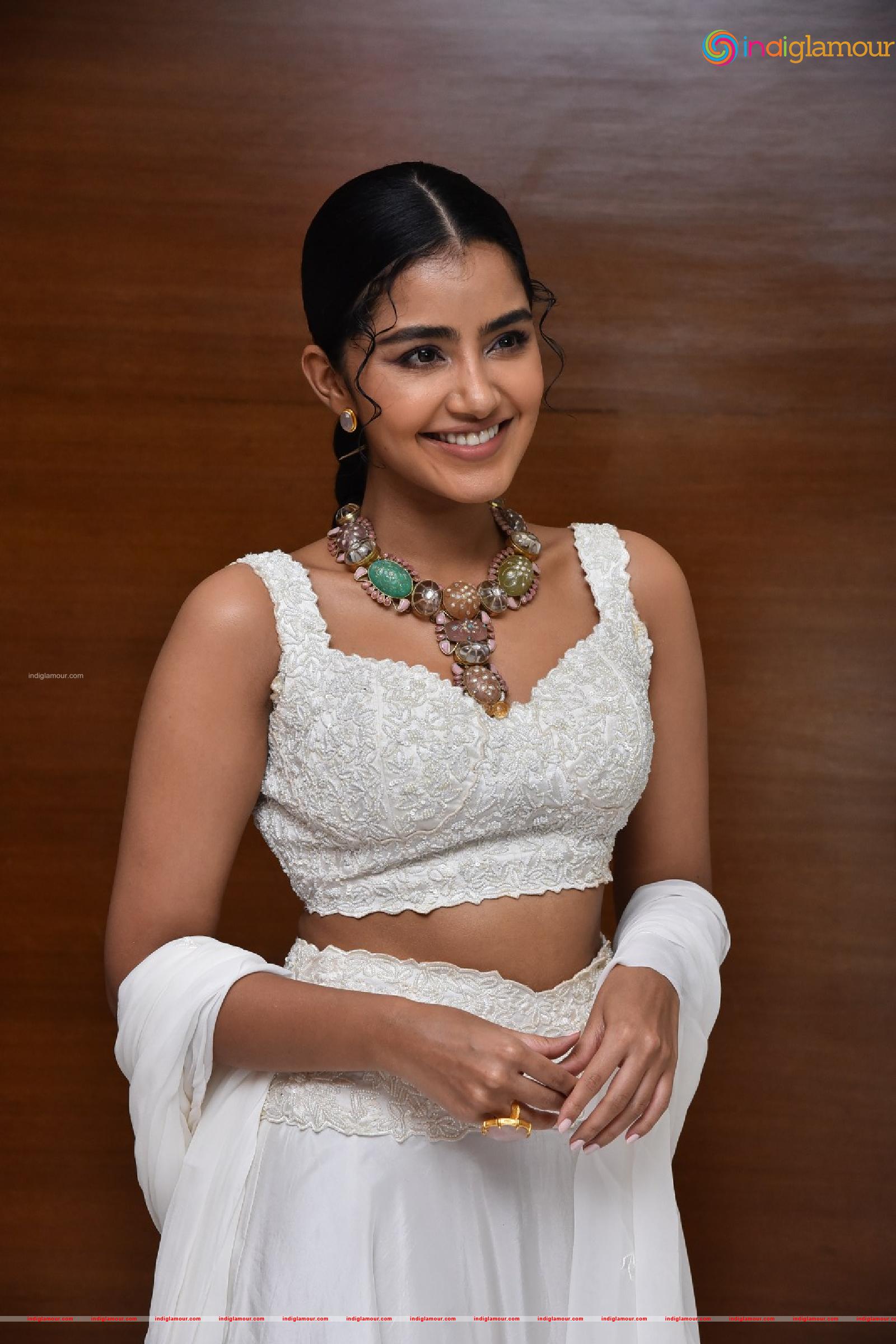 Anupama Parameswaran Actress hd photo
