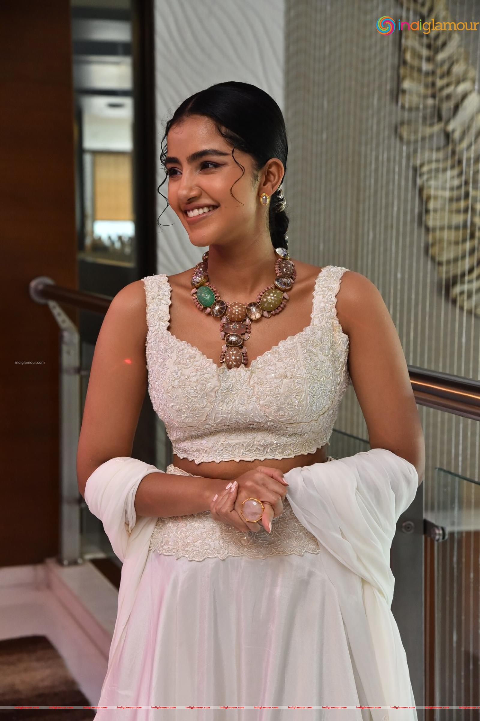 Anupama Parameswaran Actress hd photo
