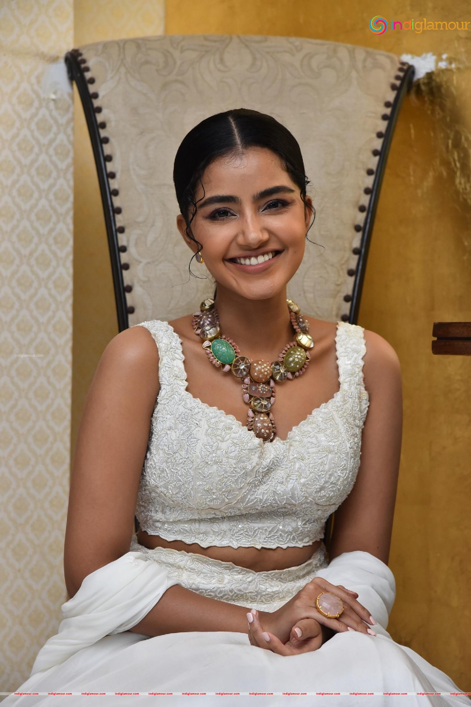 Anupama Parameswaran Actress hd photo