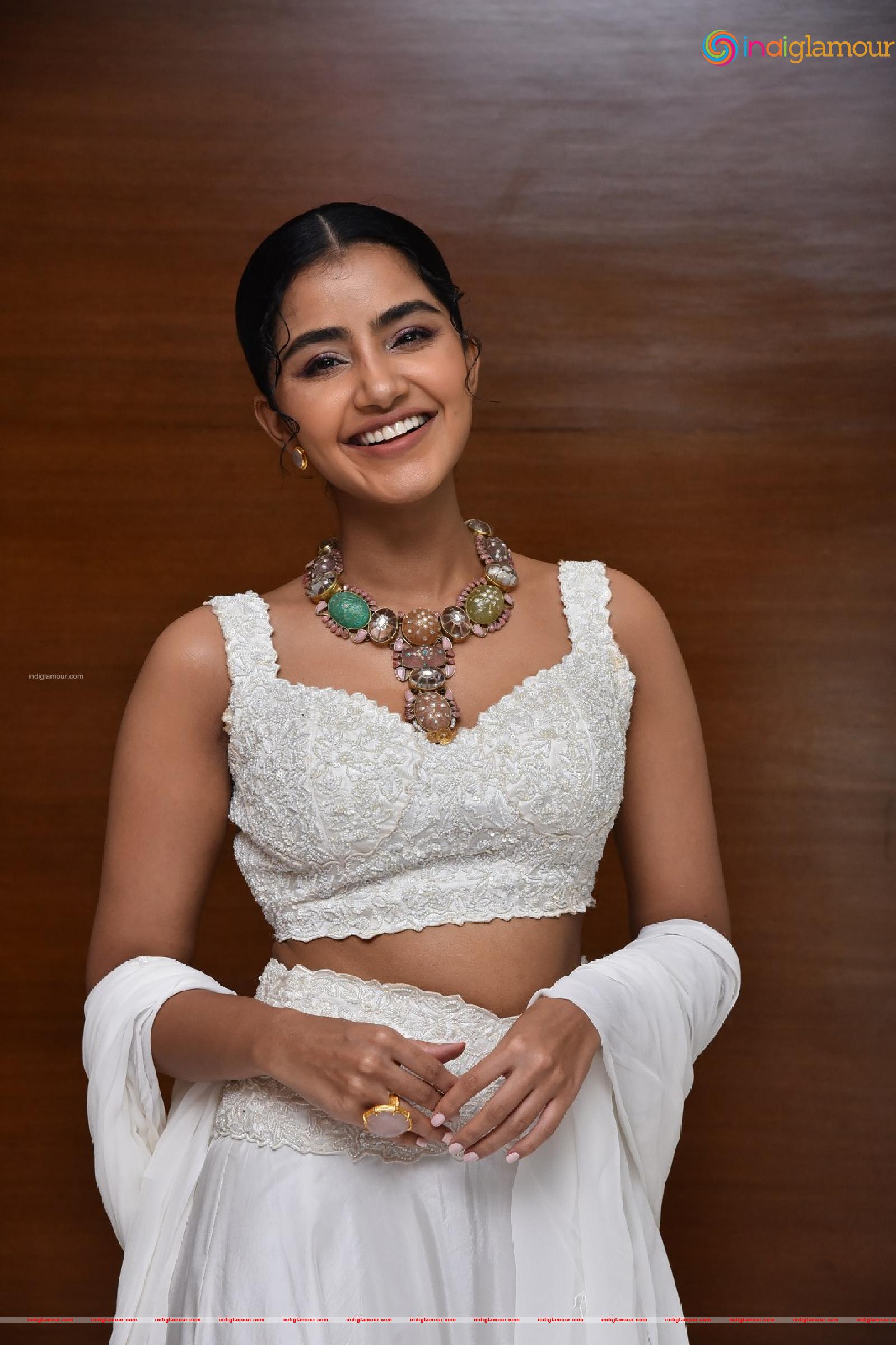 Anupama Parameswaran Actress hd photo