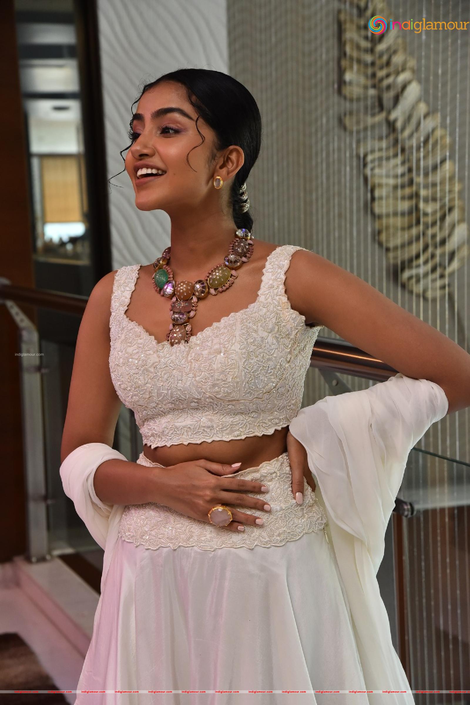 Anupama Parameswaran Actress hd photo