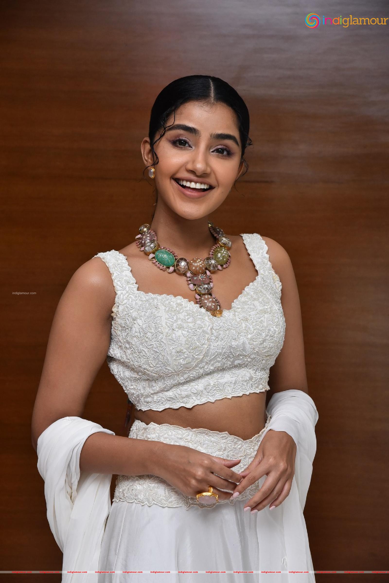 Anupama Parameswaran Actress hd photo