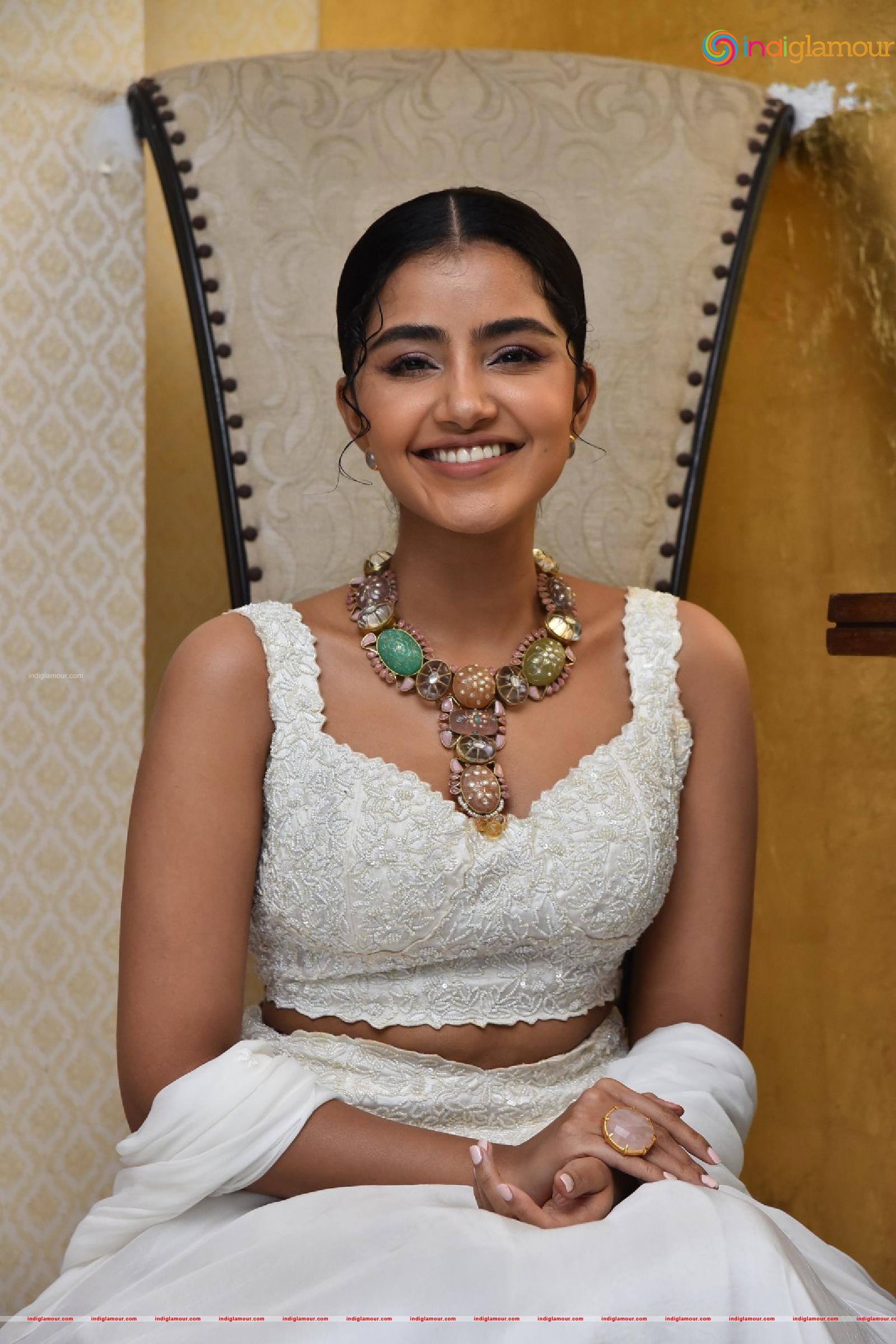 Anupama Parameswaran Actress hd photo
