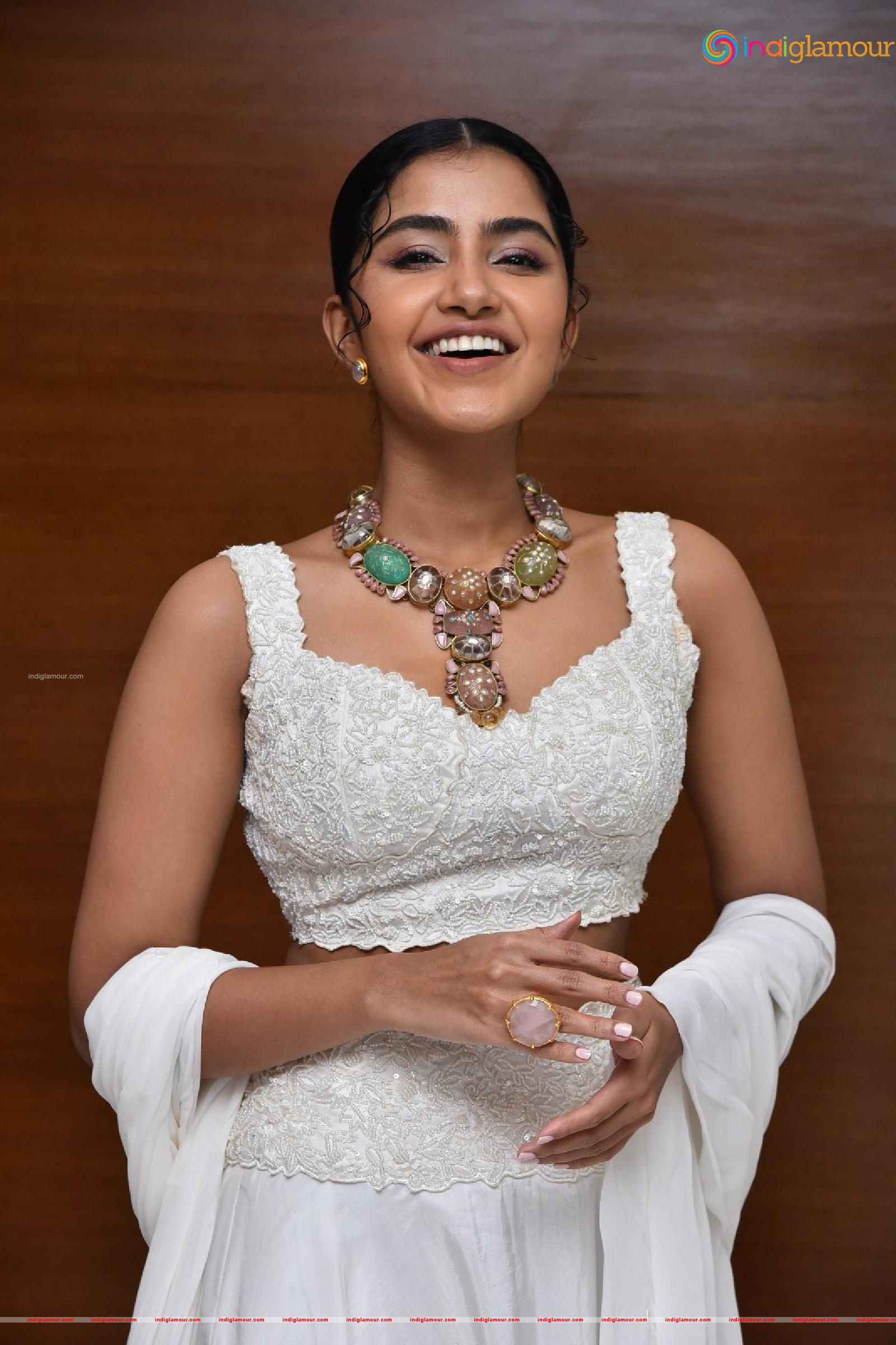 Anupama Parameswaran Actress hd photo