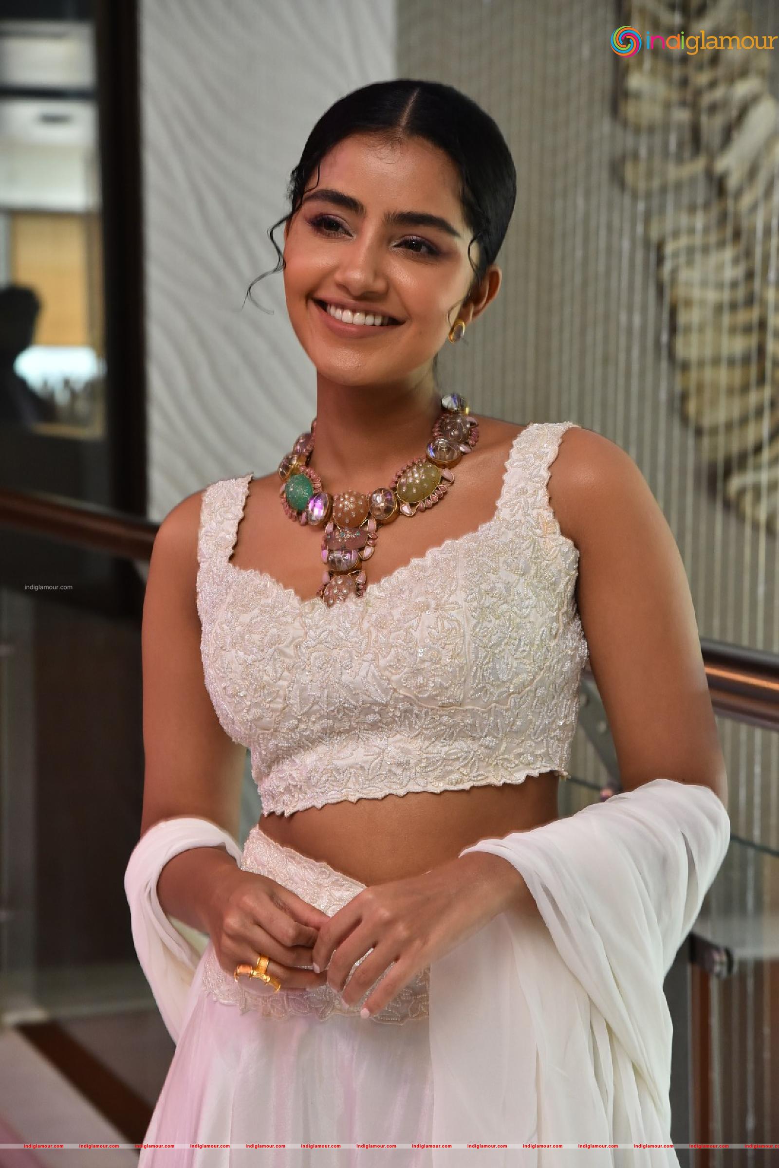 Anupama Parameswaran Actress hd photo