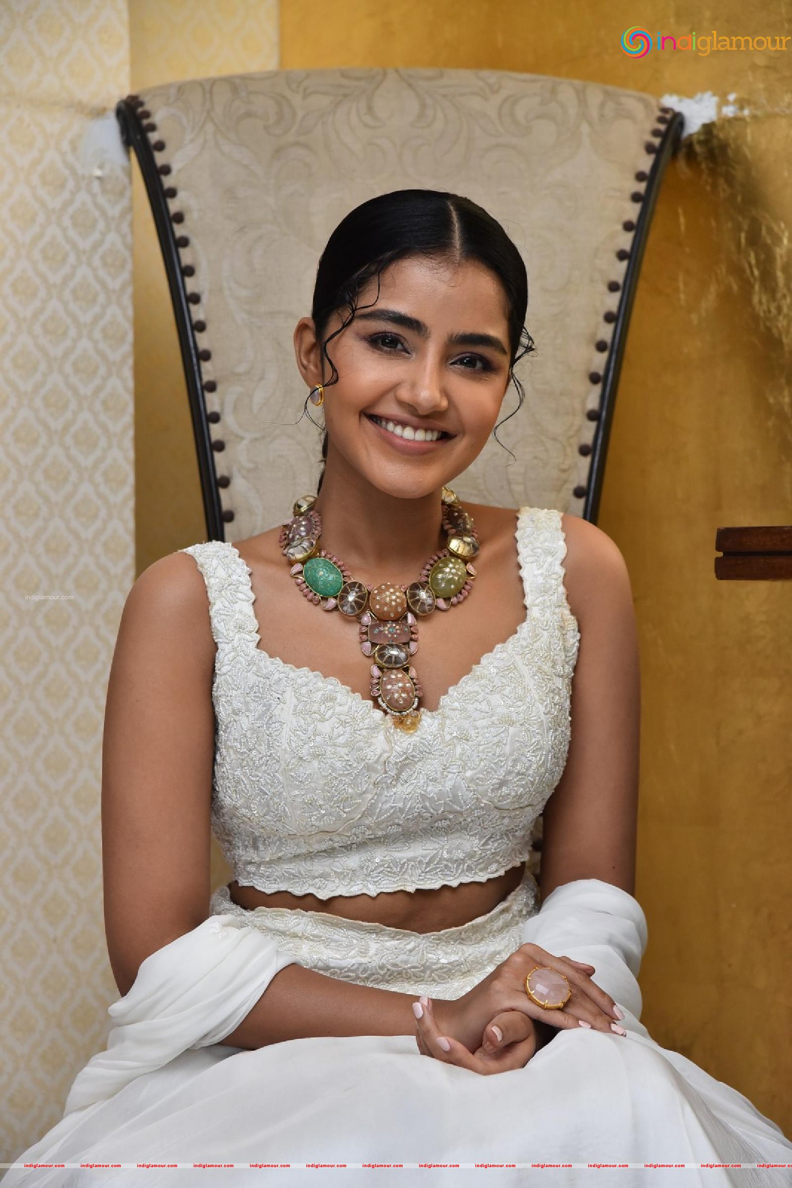 Anupama Parameswaran Actress hd photo