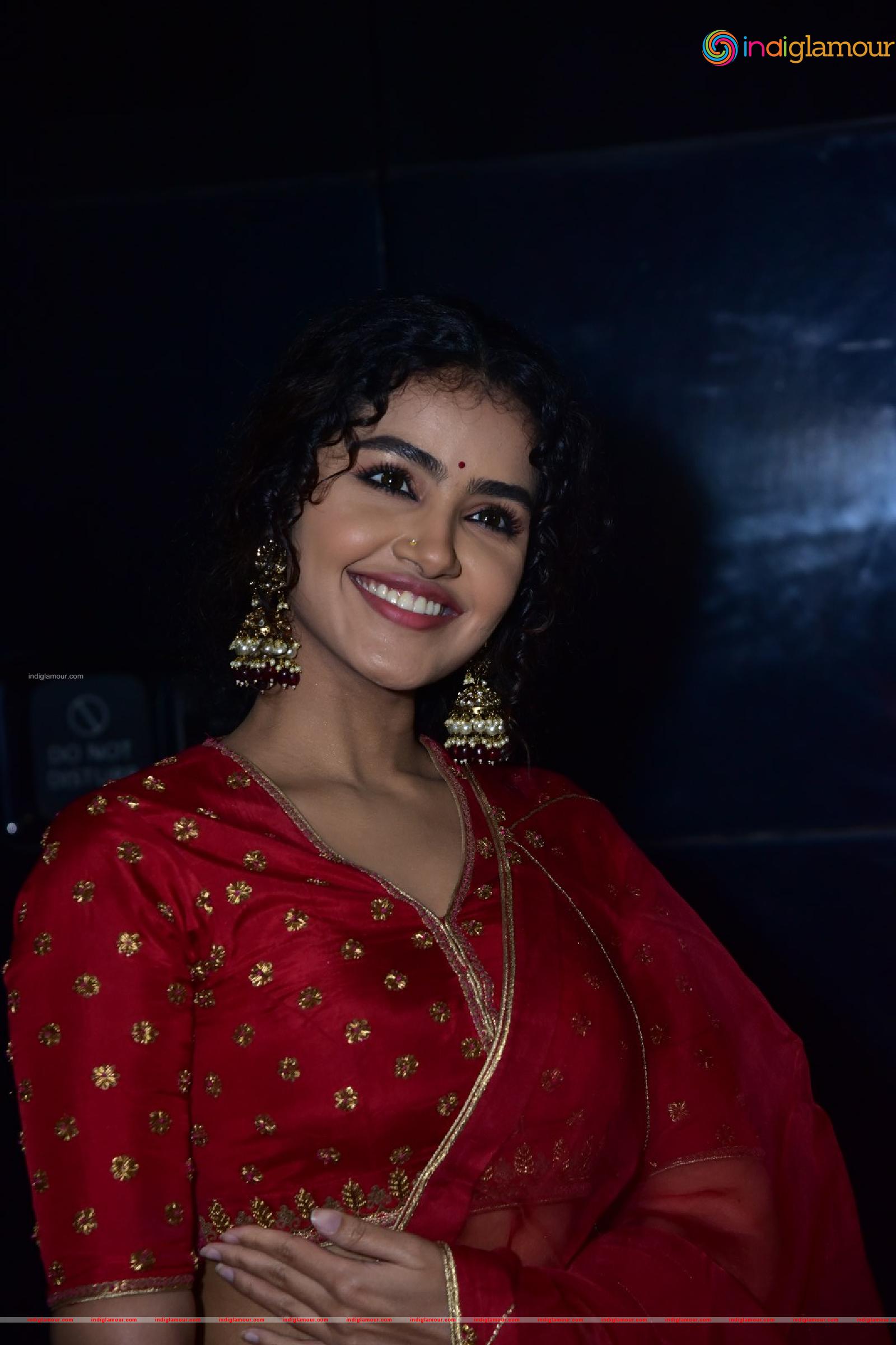 Anupama Parameswaran photos