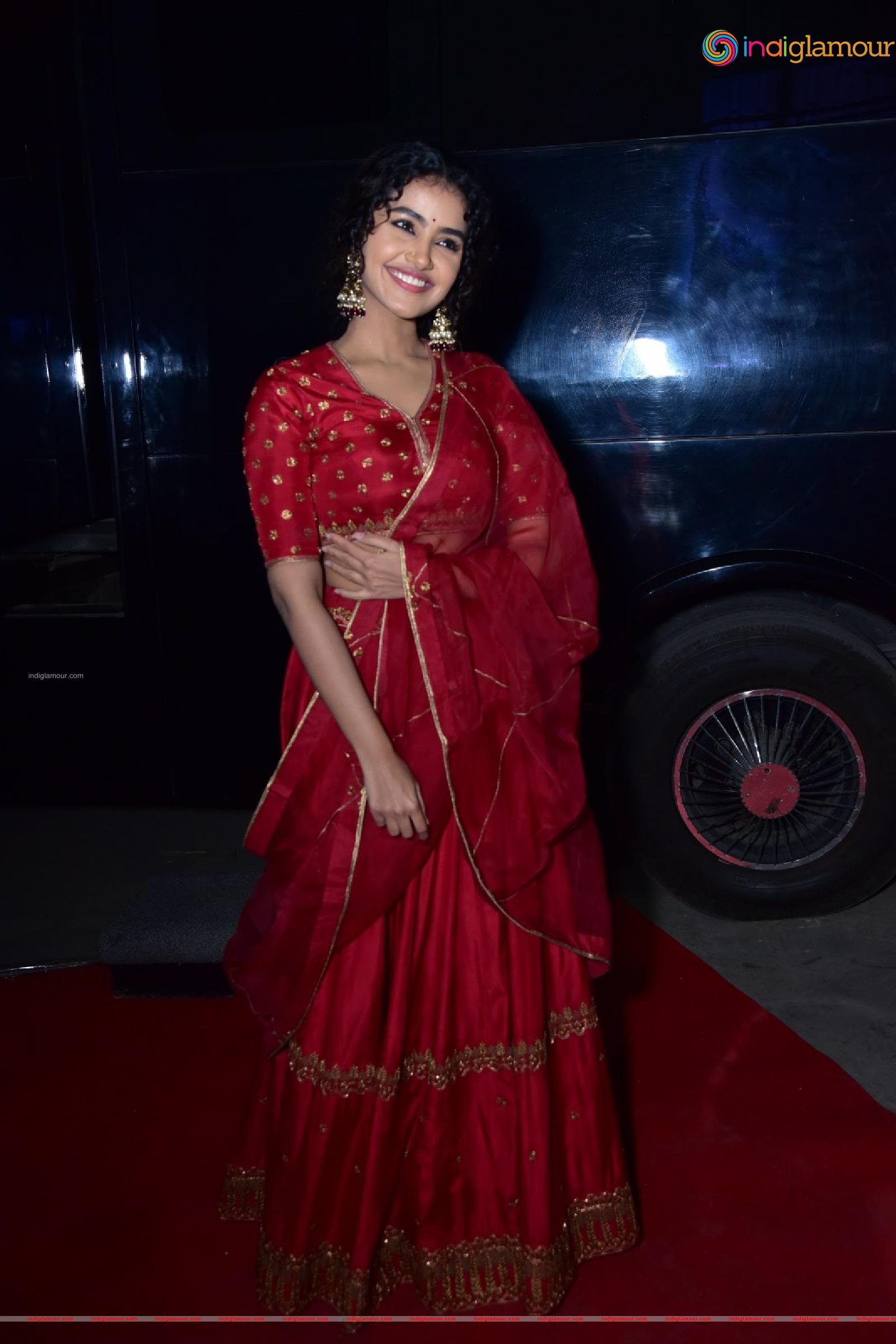 Anupama Parameswaran Actress hd photo
