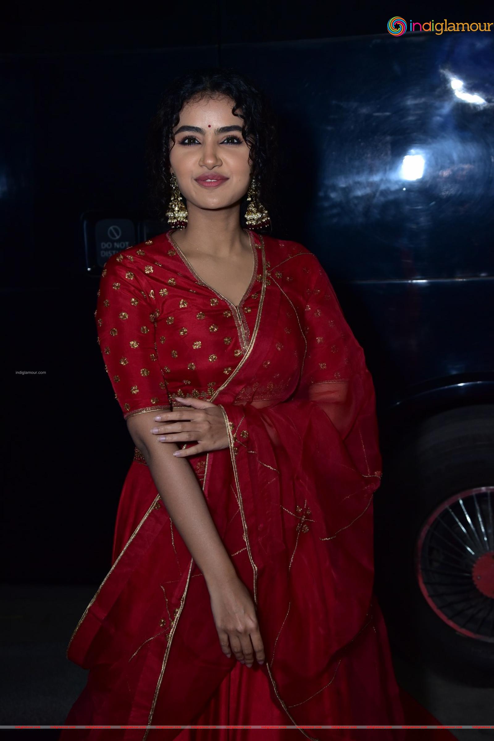 Anupama Parameswaran Actress hd photo