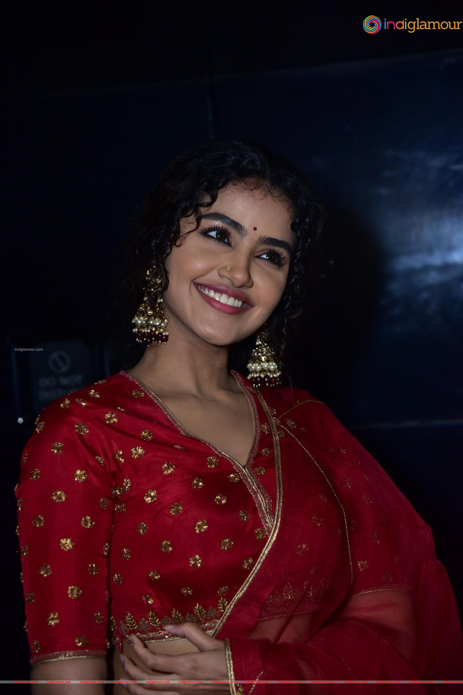 Anupama Parameswaran Actress hd photo
