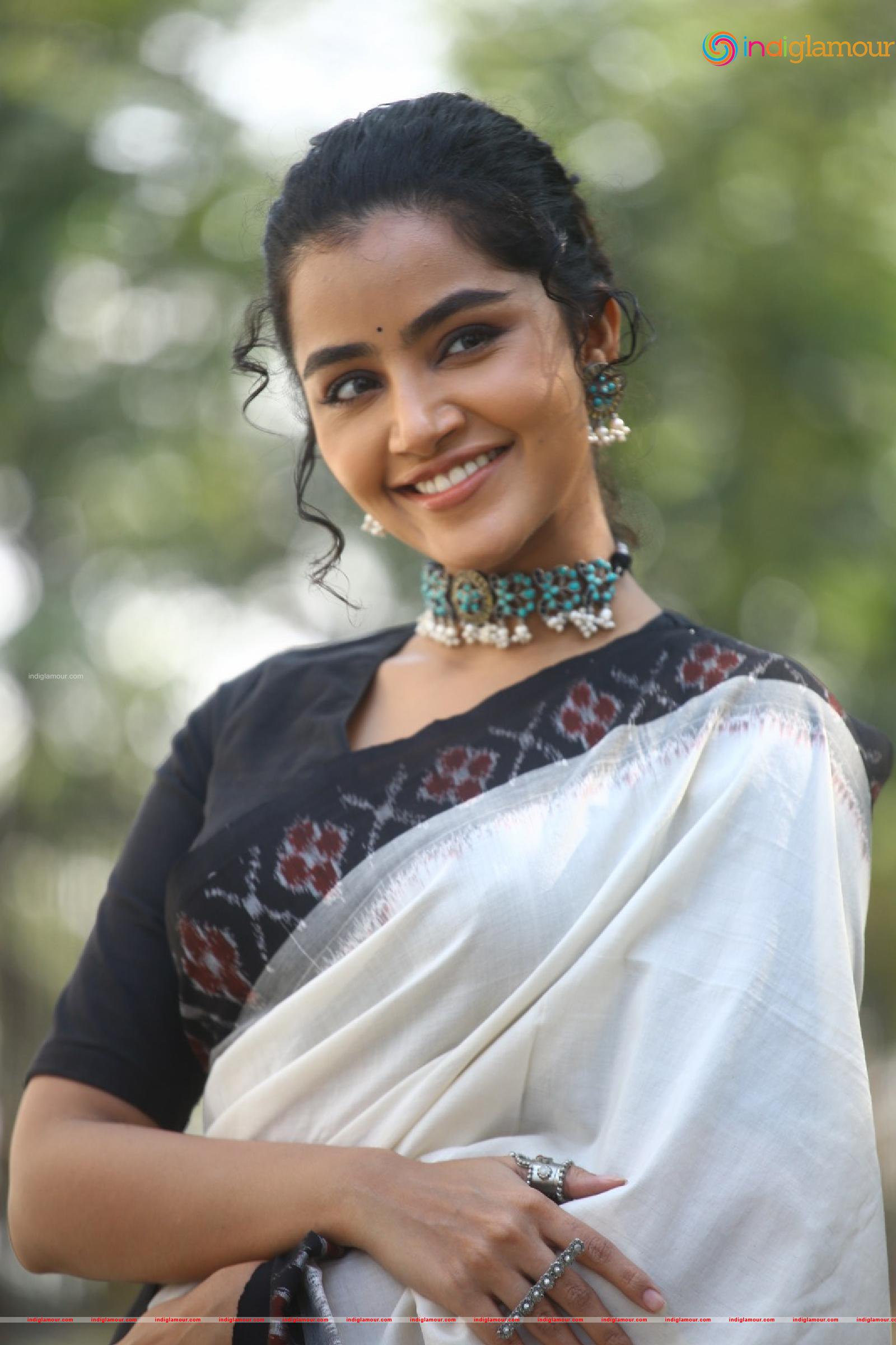 Anupama Parameswaran Actress hd photo