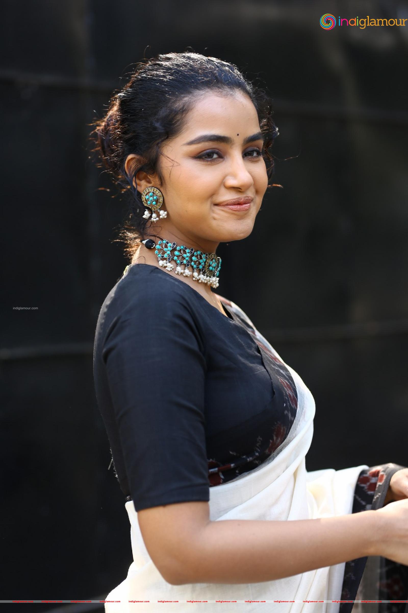 Anupama Parameswaran Actress hd photo