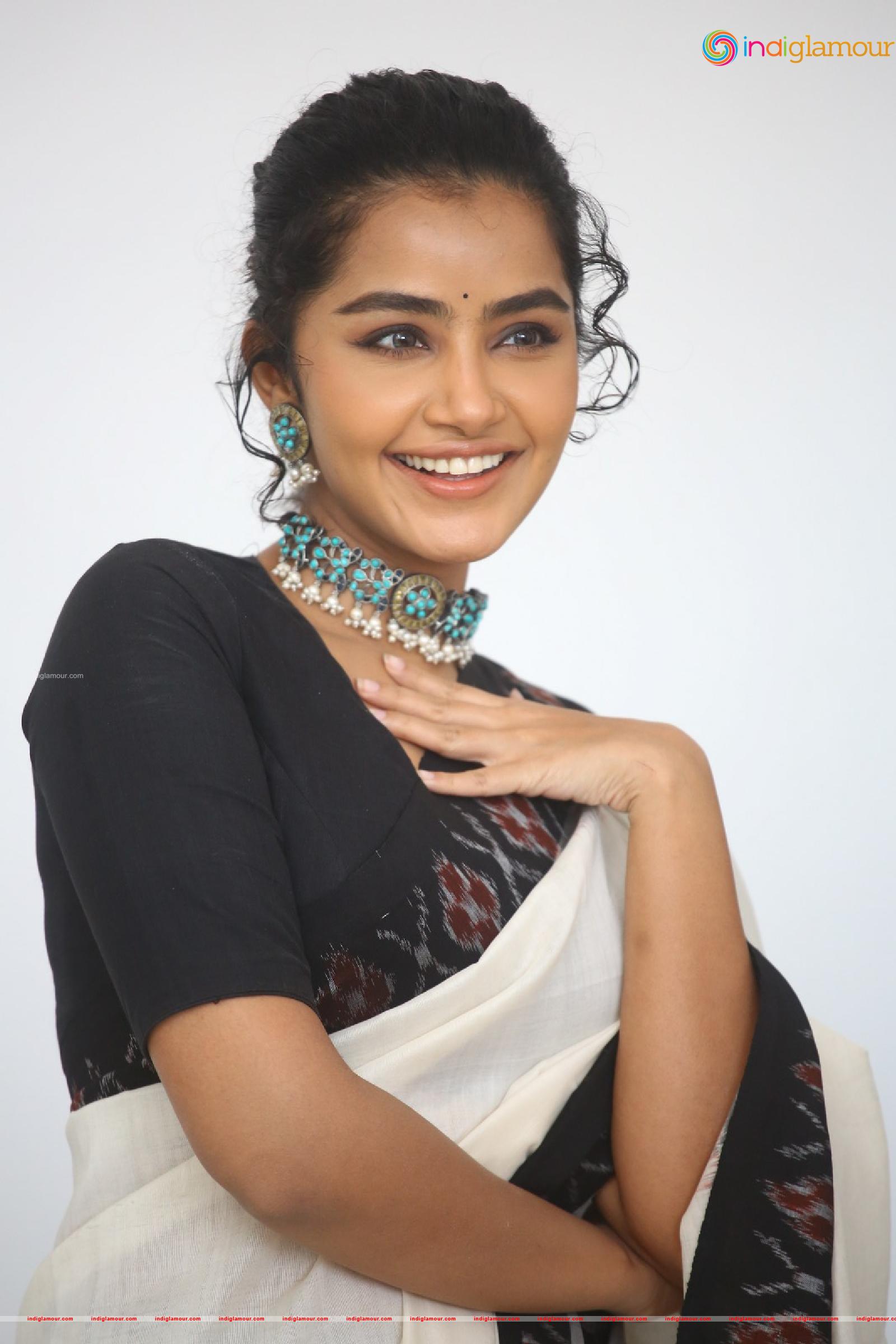 Anupama Parameswaran Actress hd photo