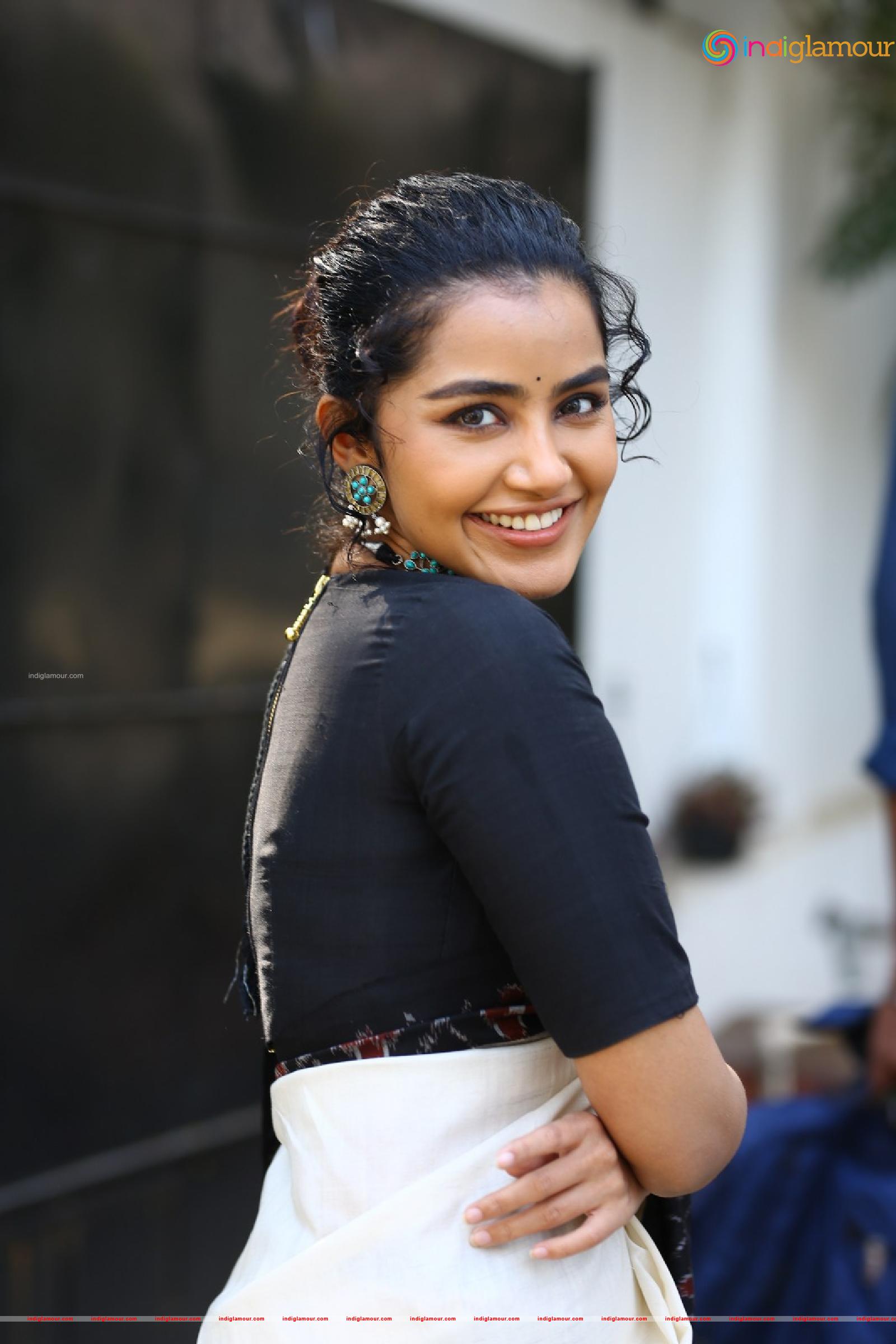 Anupama Parameswaran Actress hd photo