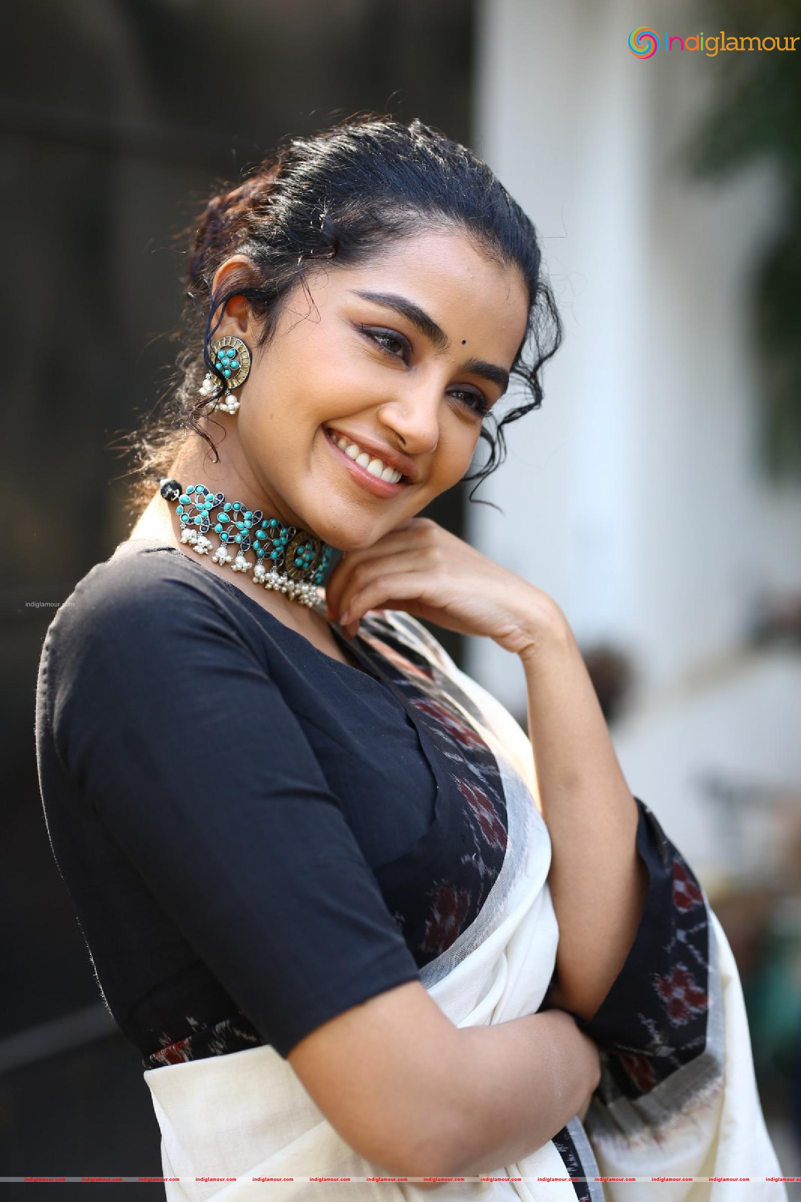 Anupama Parameswaran Actress hd photo