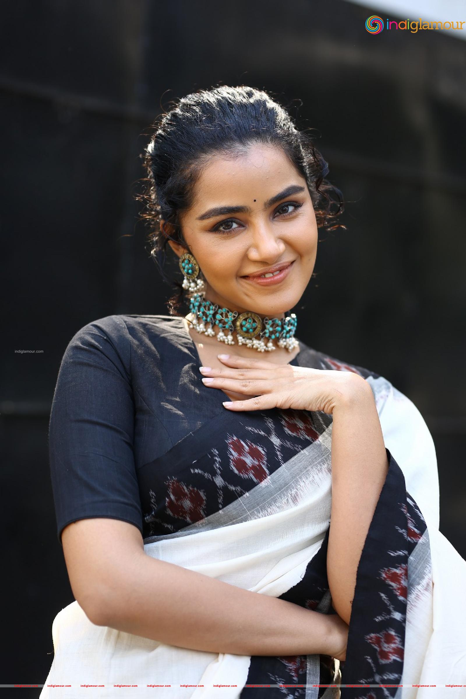 Anupama Parameswaran Actress hd photo
