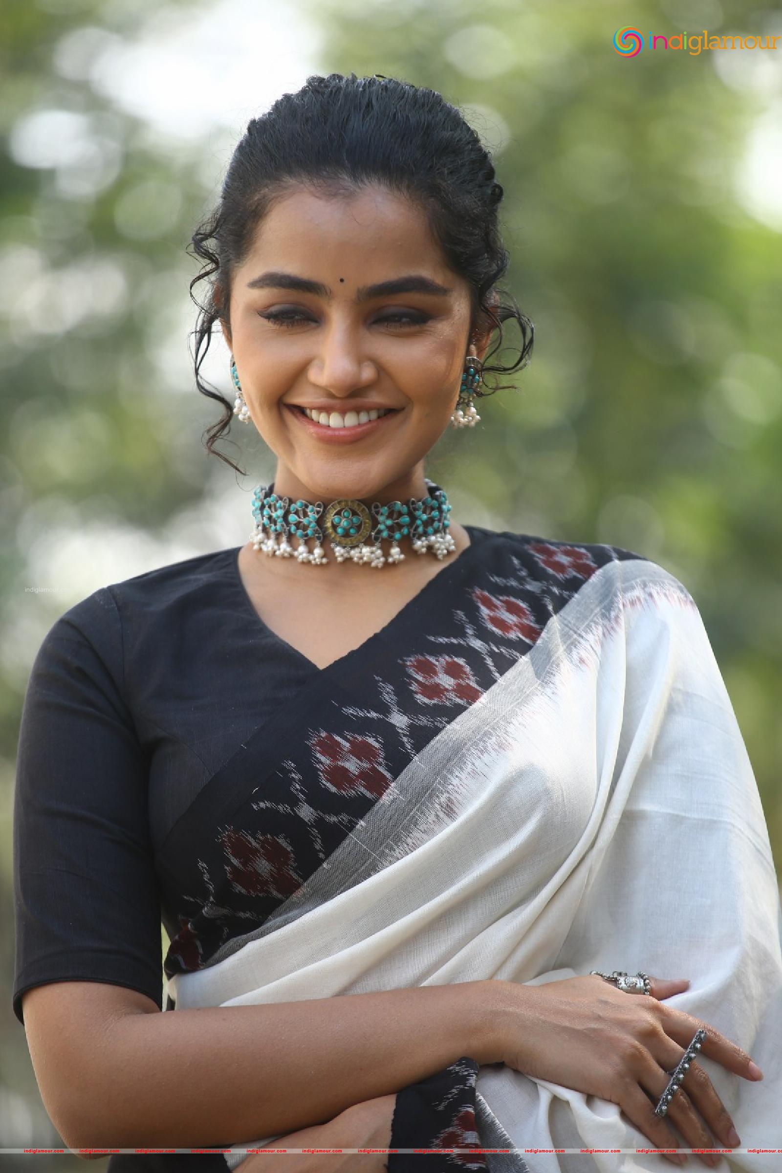 Anupama Parameswaran Actress hd photo