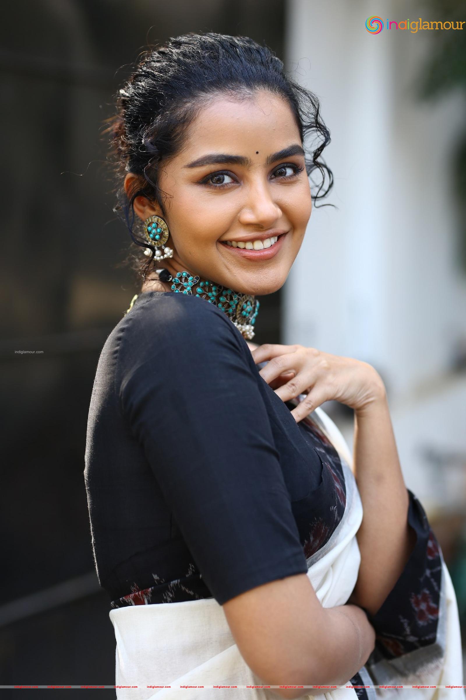 Anupama Parameswaran Actress hd photo