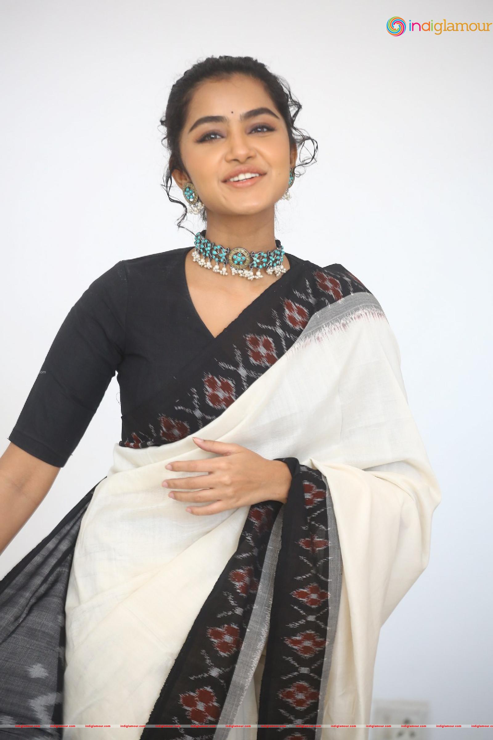 Anupama Parameswaran Actress hd photo