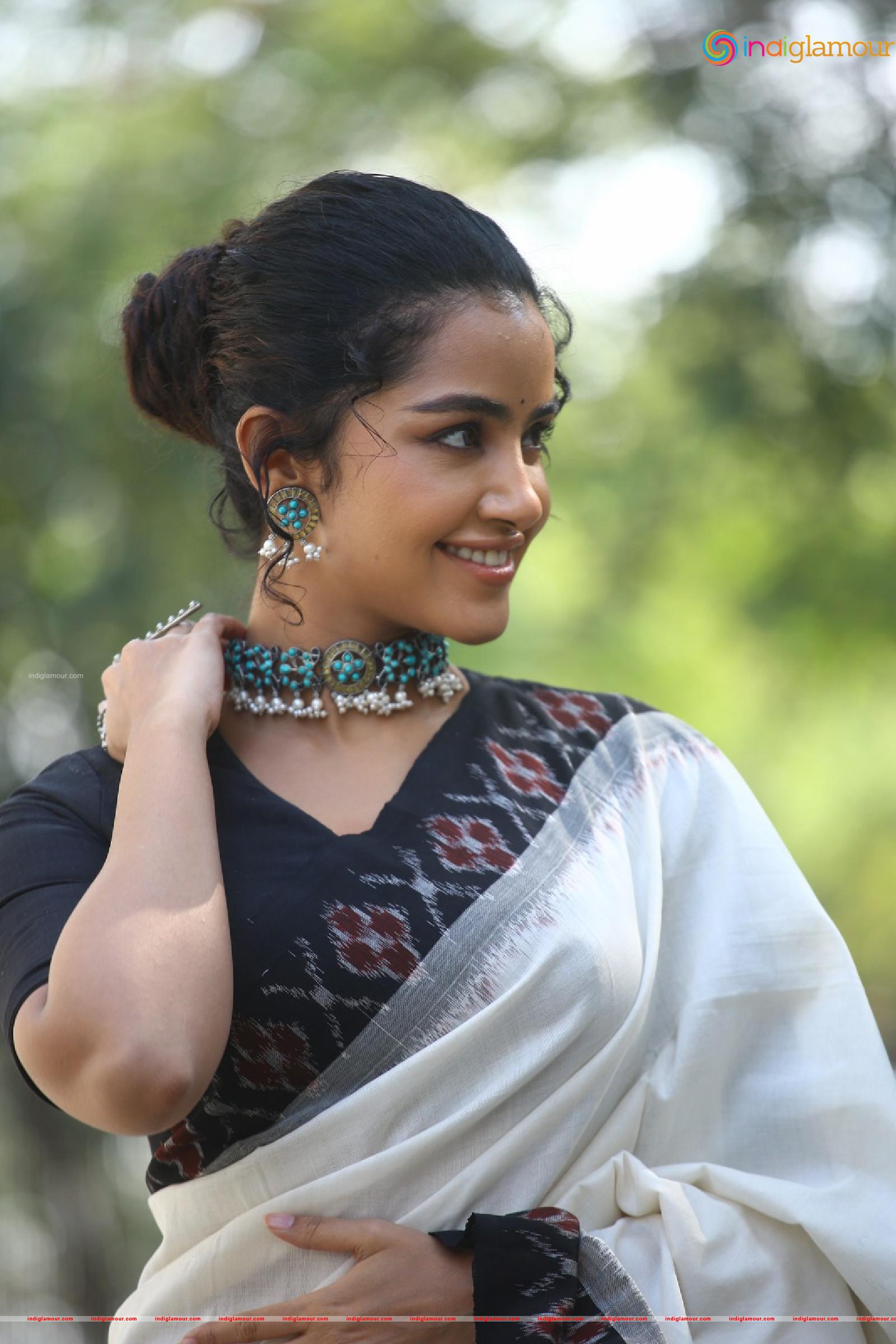 Anupama Parameswaran Actress hd photo