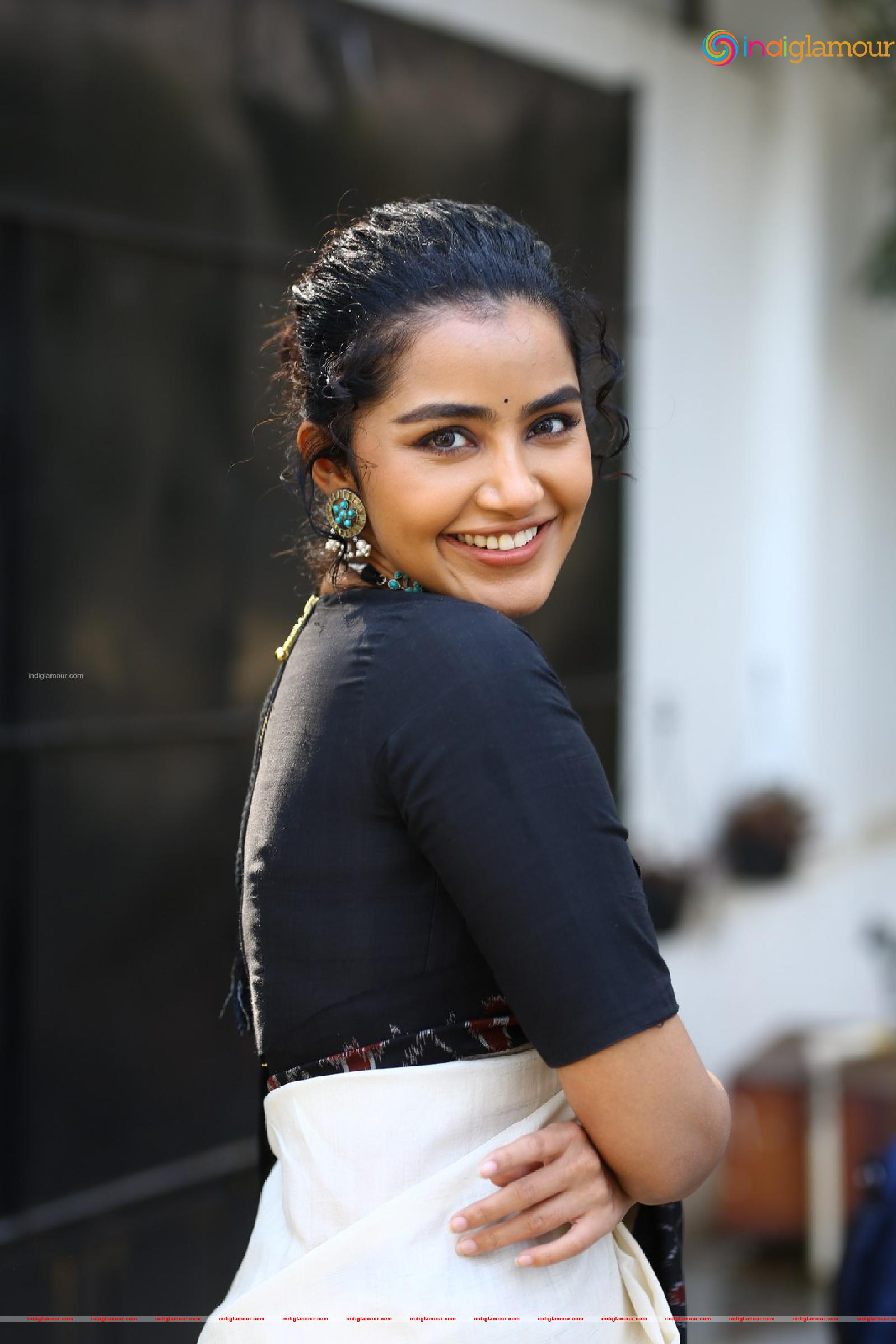 Anupama Parameswaran Actress hd photo