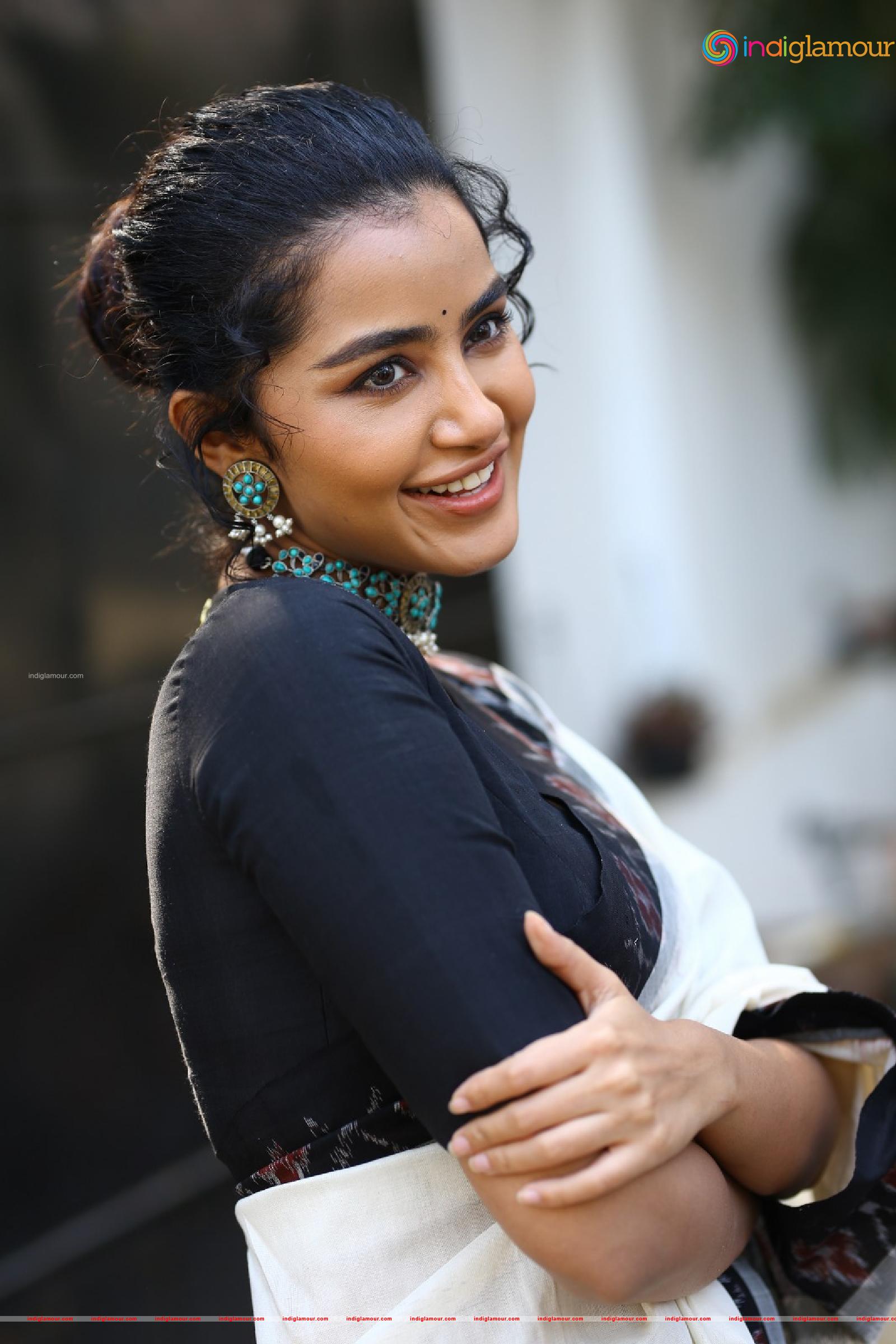 Anupama Parameswaran Actress hd photo