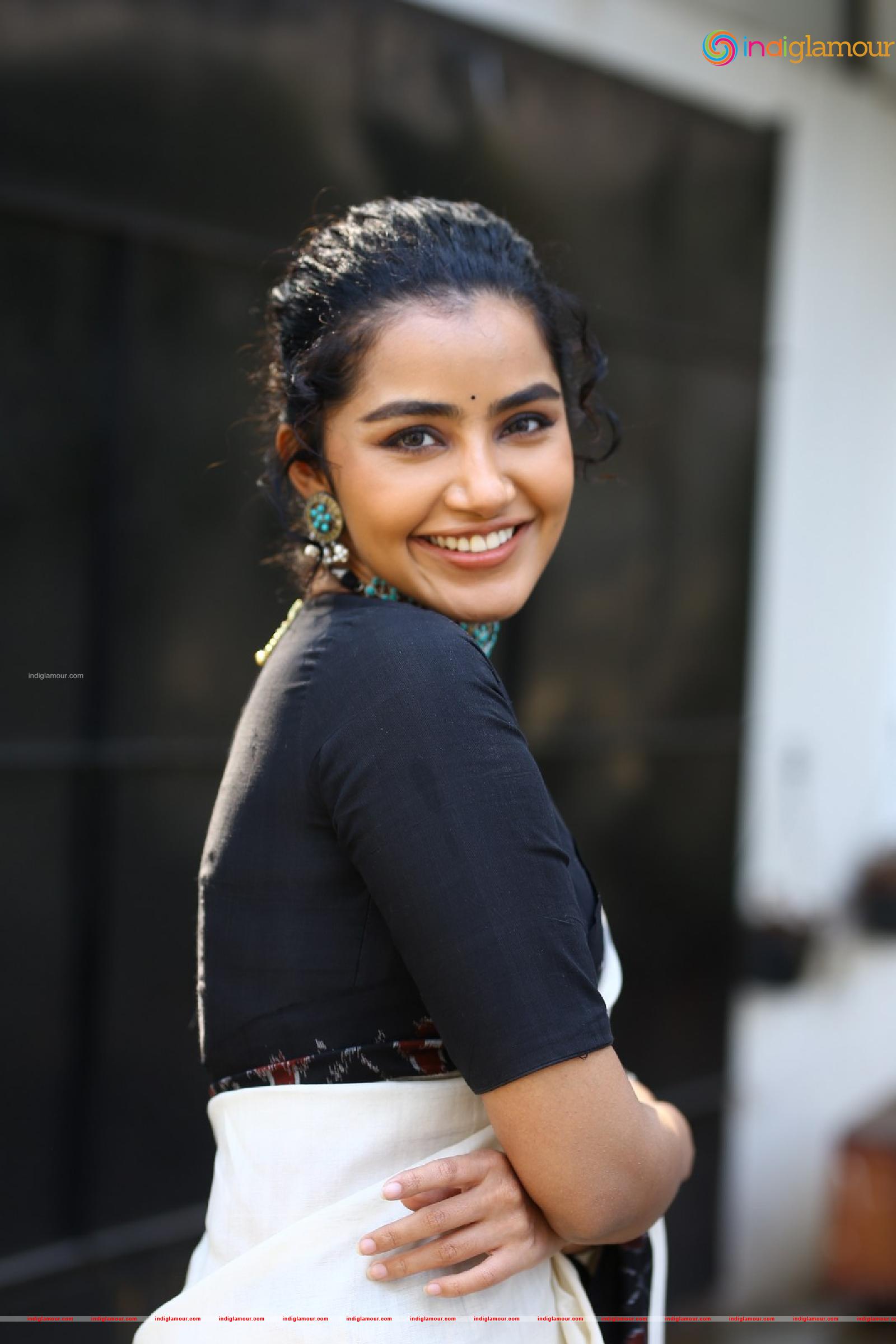 Anupama Parameswaran Actress hd photo