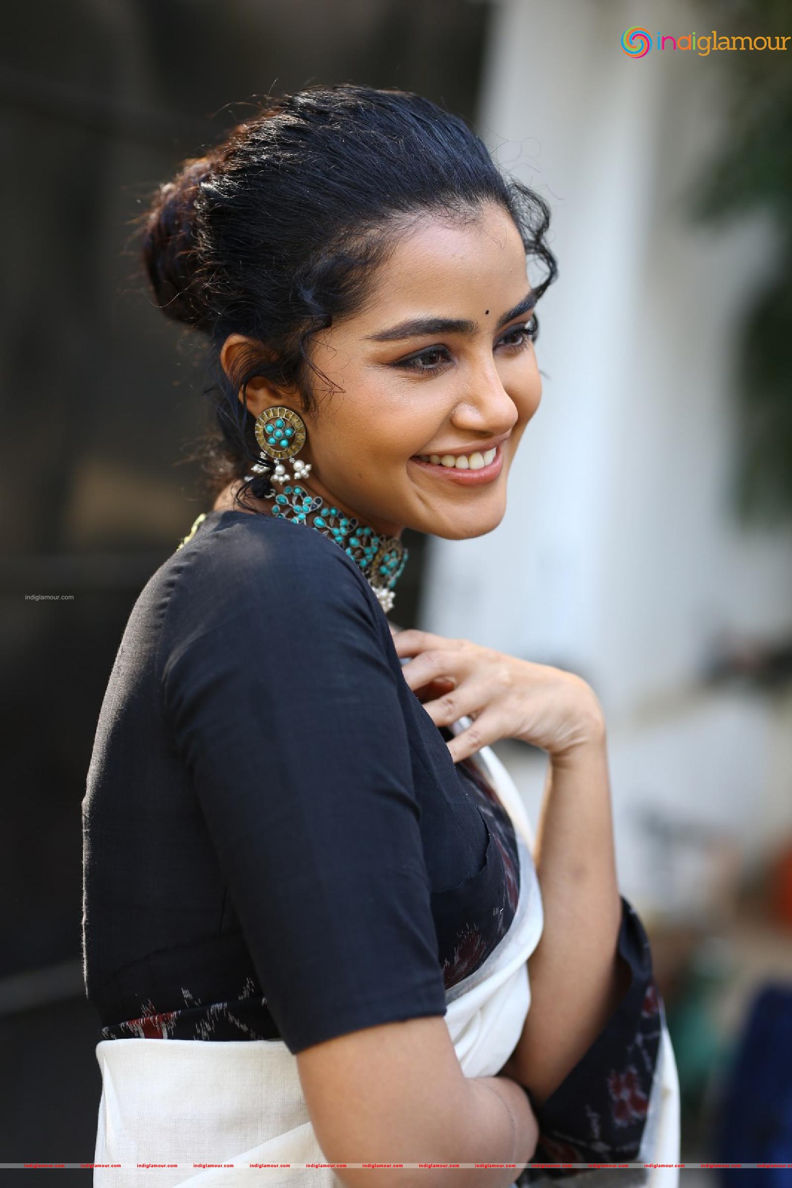 Anupama Parameswaran Actress hd photo
