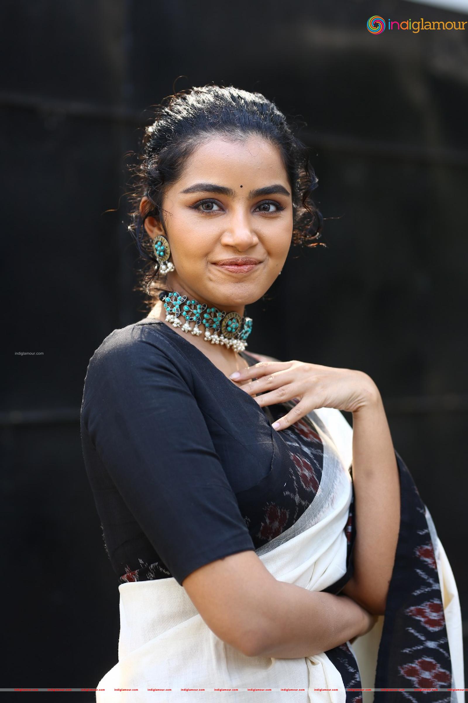 Anupama Parameswaran Actress hd photo