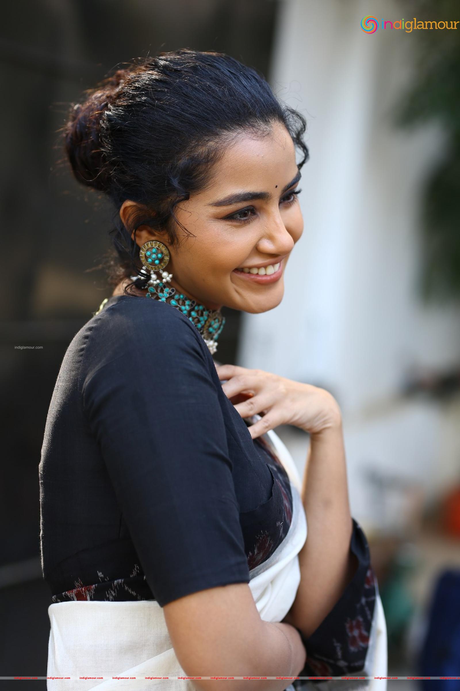 Anupama Parameswaran Actress hd photo