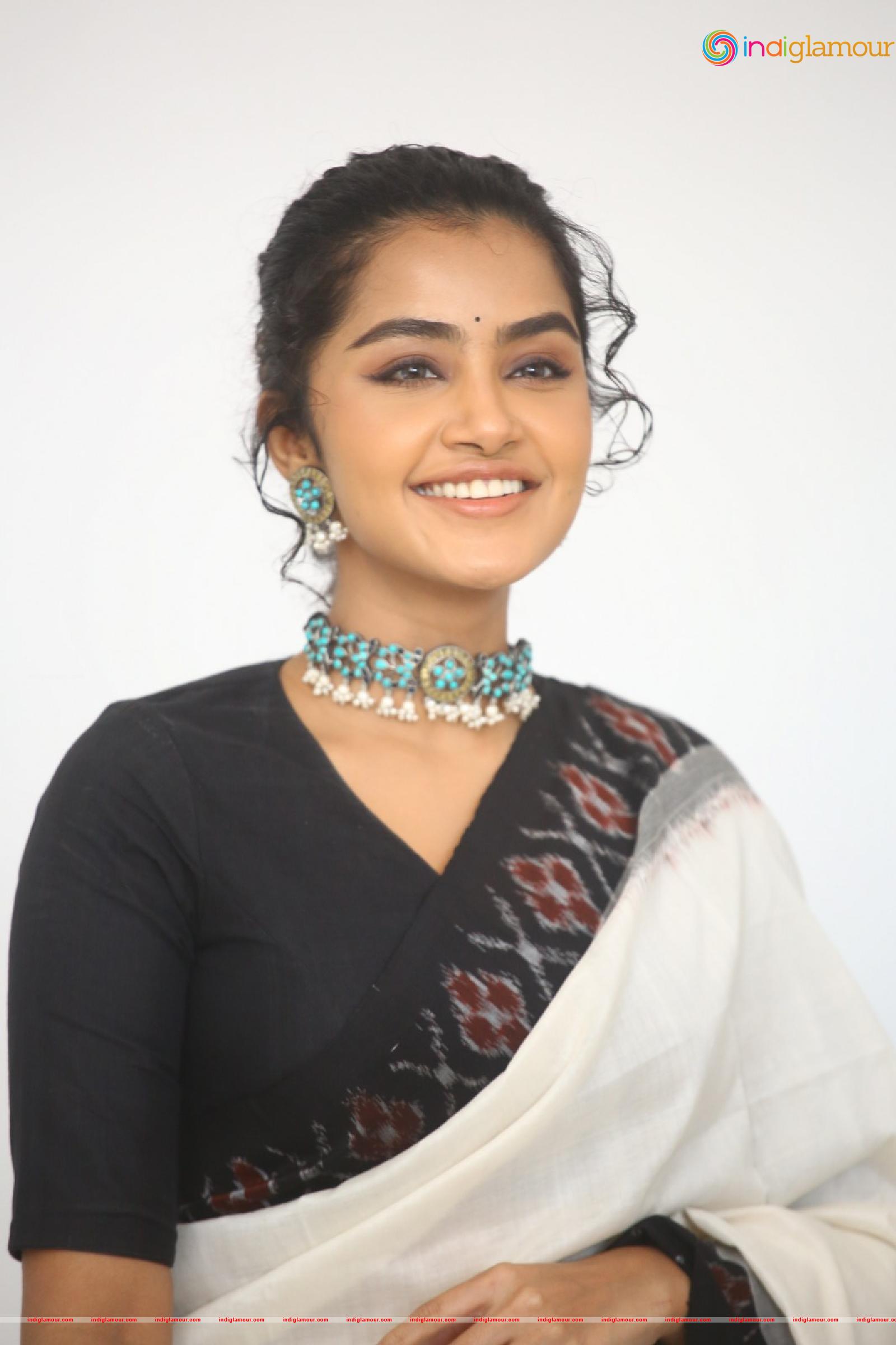 Anupama Parameswaran Actress hd photo