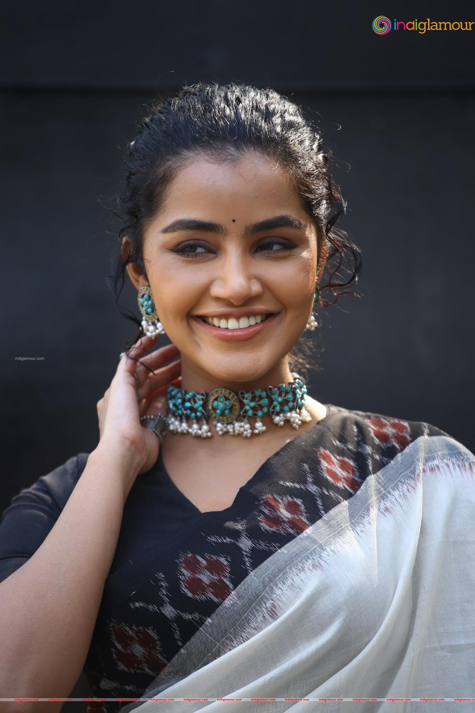 Anupama Parameswaran Actress hd photo