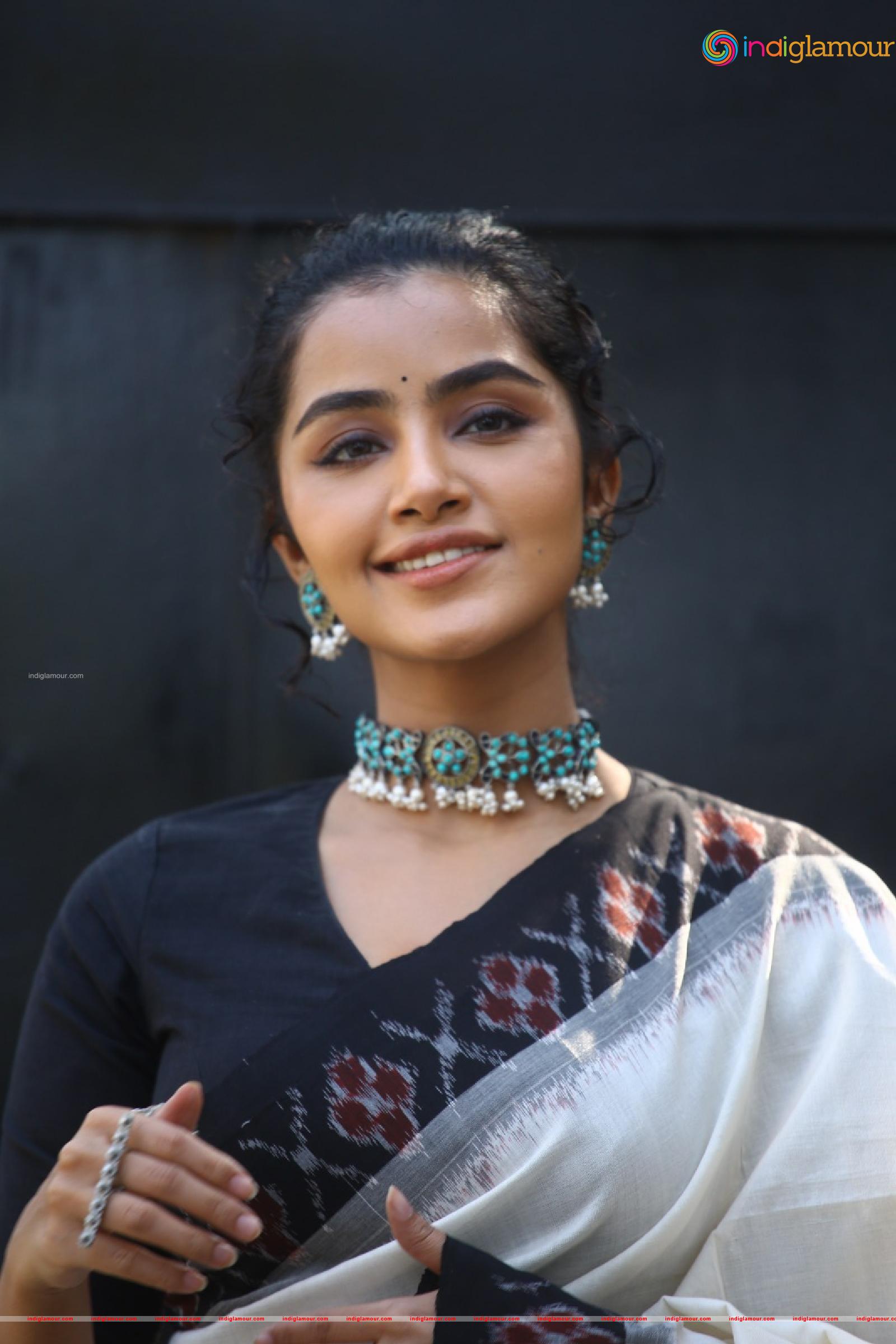 Anupama Parameswaran Actress hd photo