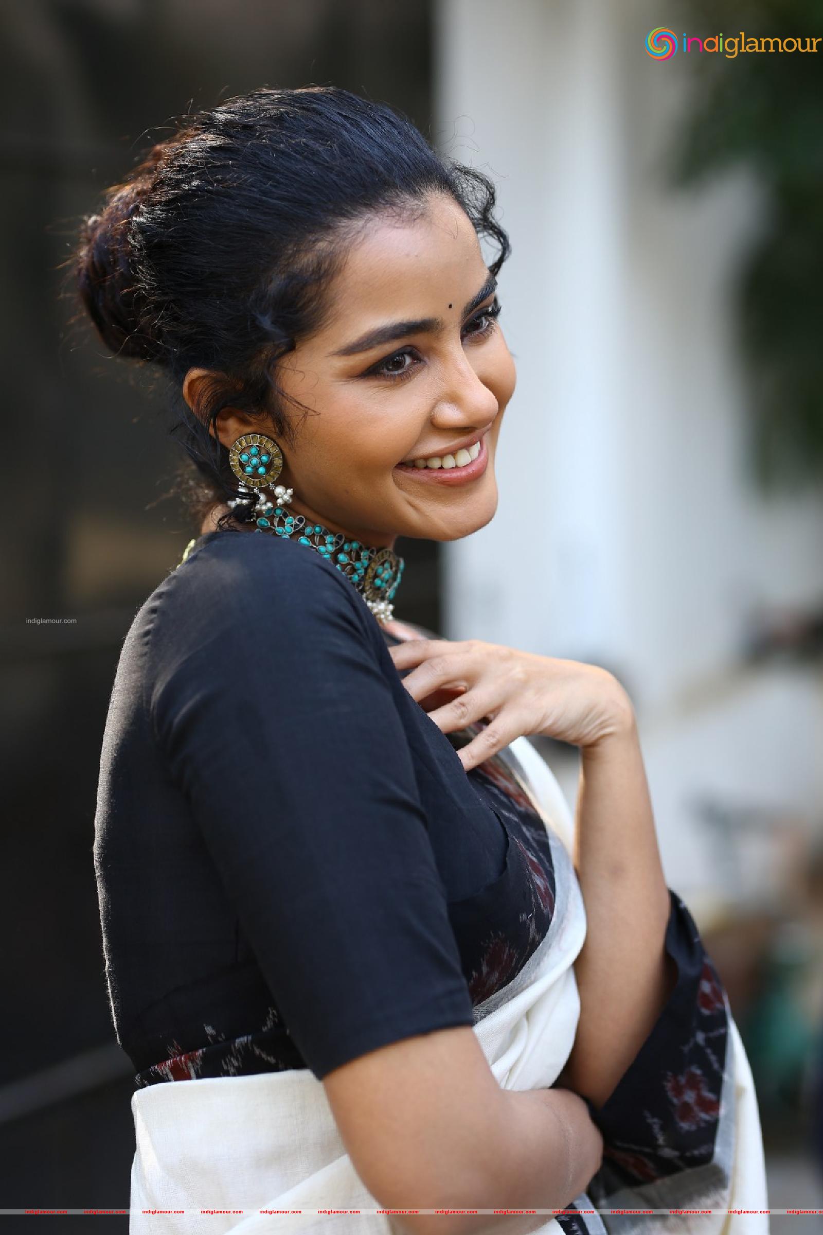 Anupama Parameswaran Actress hd photo