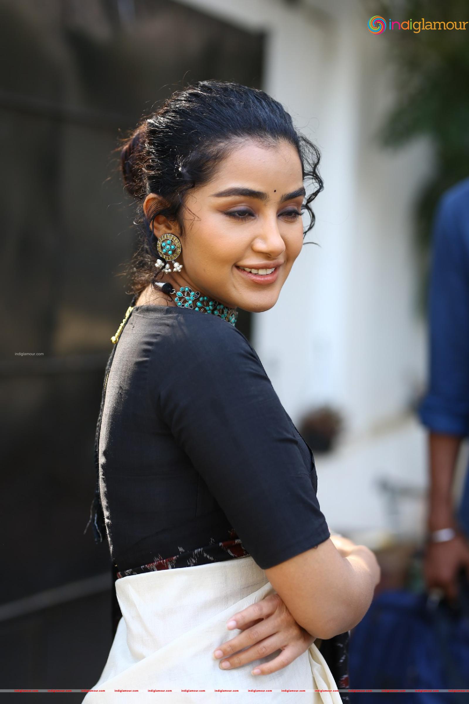 Anupama Parameswaran Actress hd photo