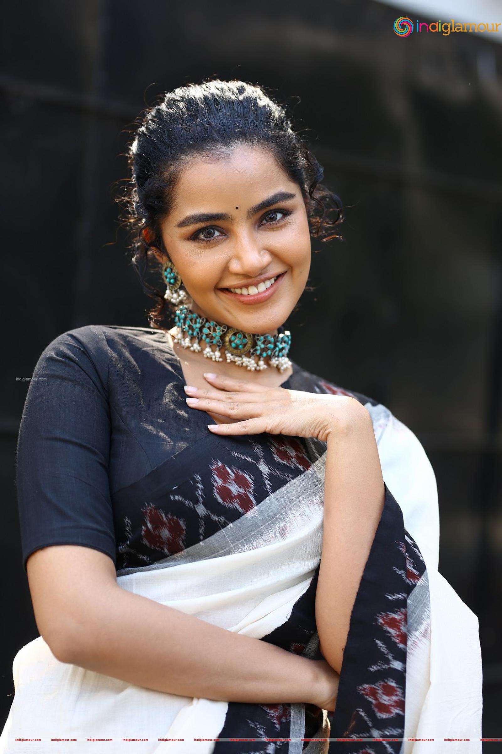 Anupama Parameswaran Actress hd photo