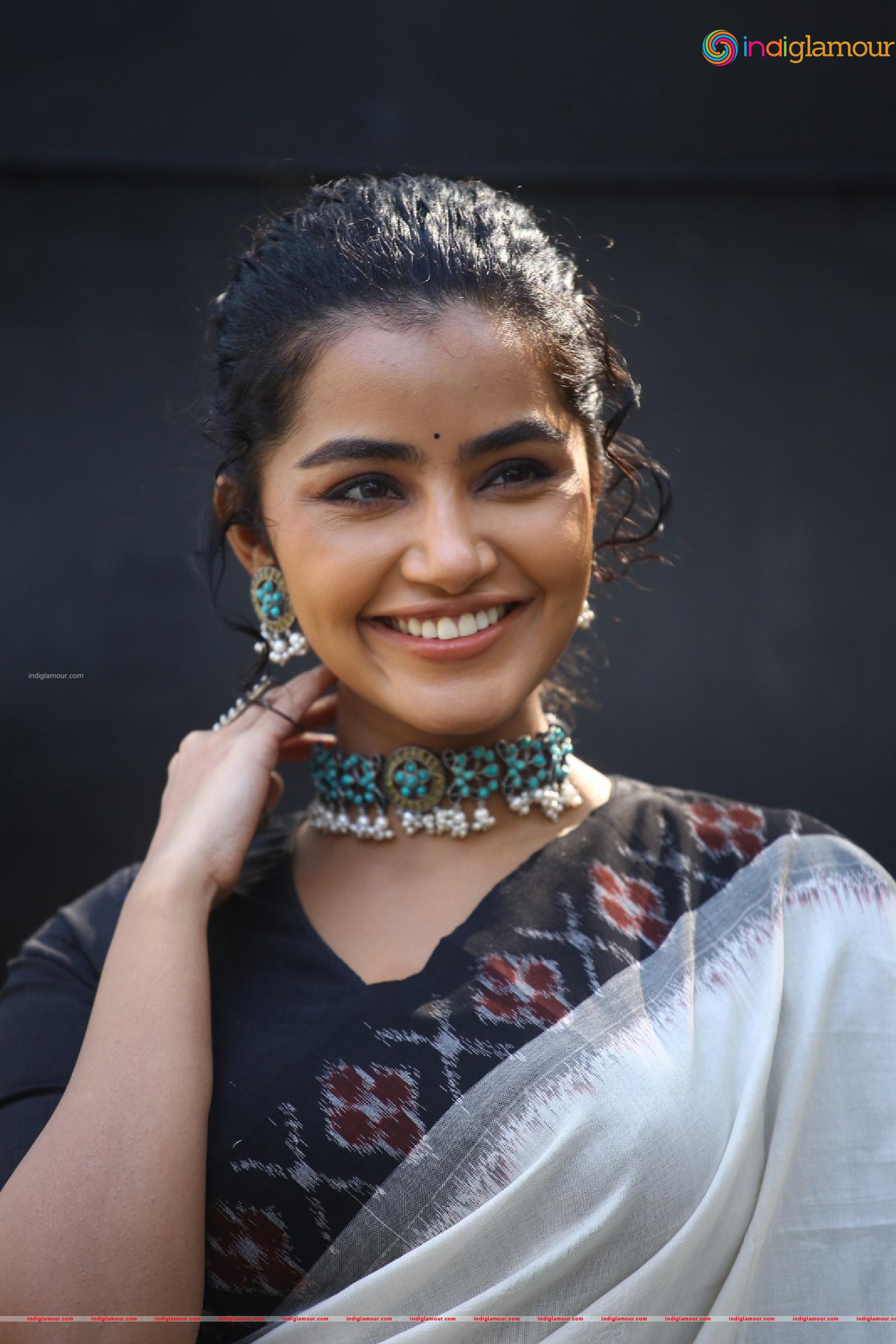 Anupama Parameswaran Actress hd photo