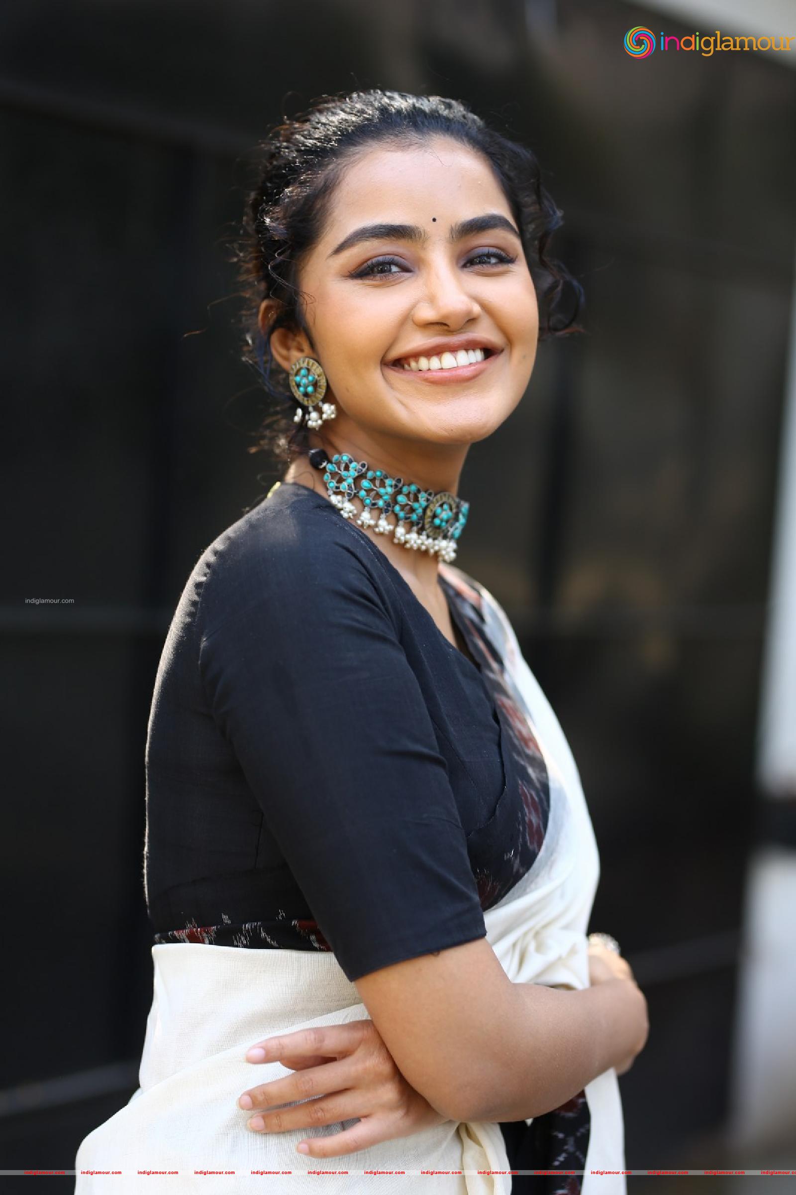 Anupama Parameswaran Actress hd photo