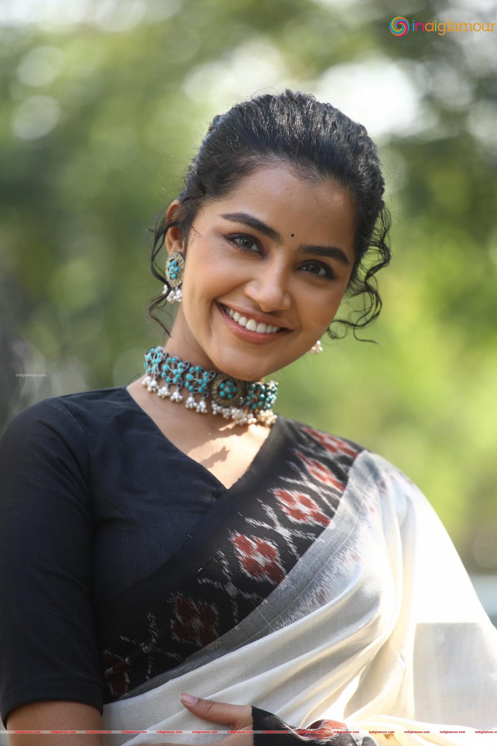 Anupama Parameswaran Actress hd photo