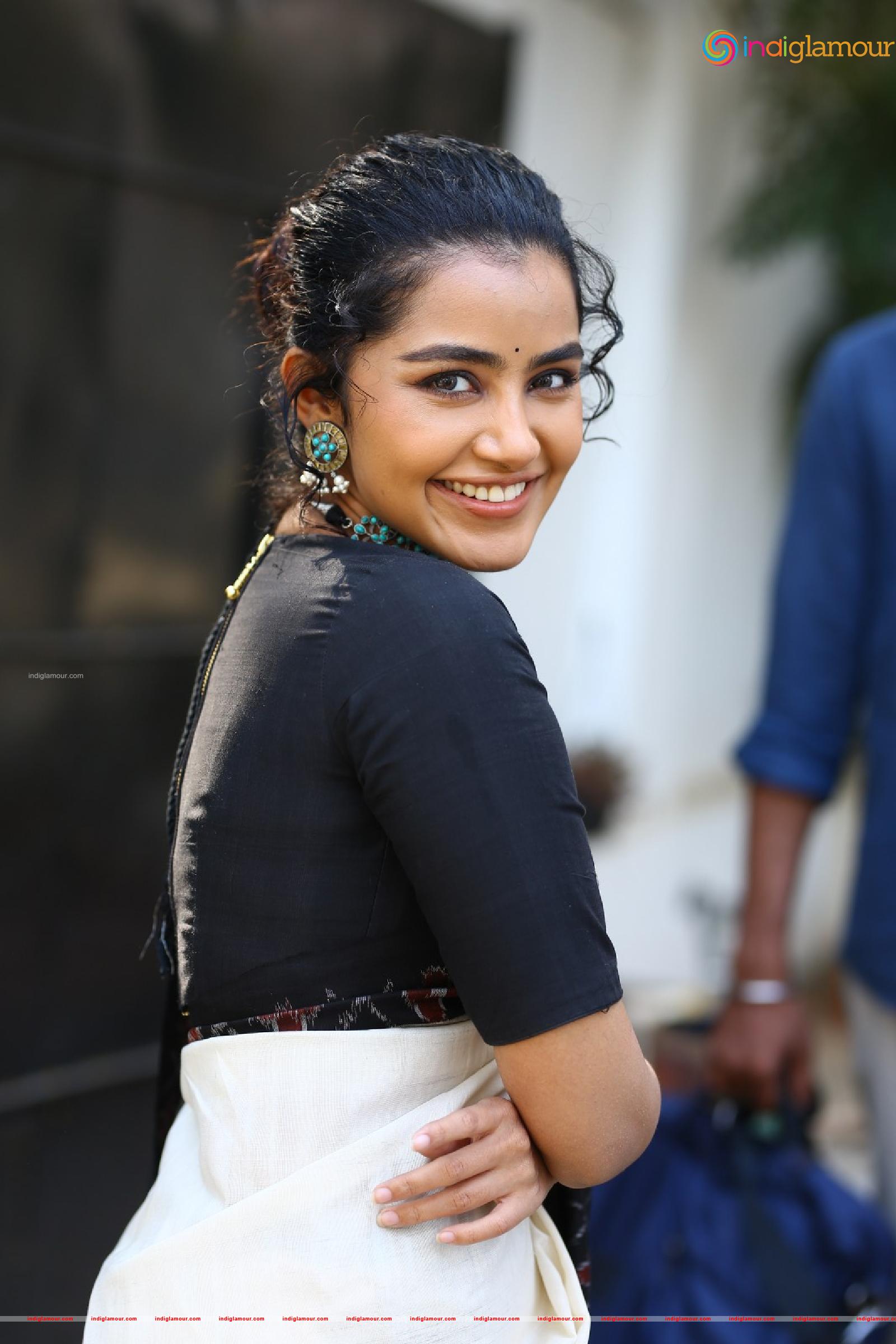 Anupama Parameswaran Actress hd photo