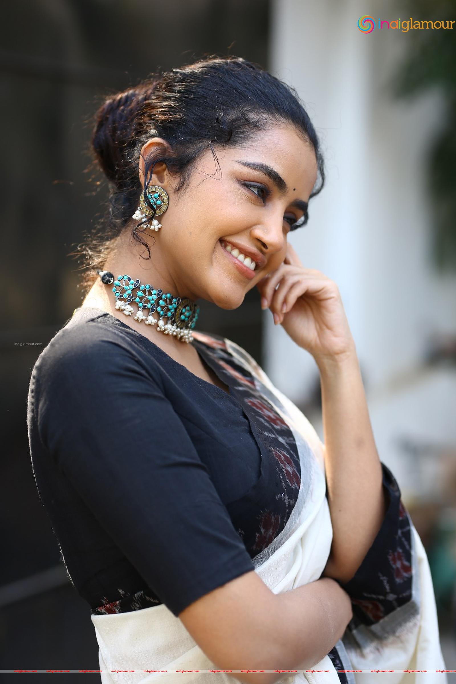 Anupama Parameswaran Actress hd photo