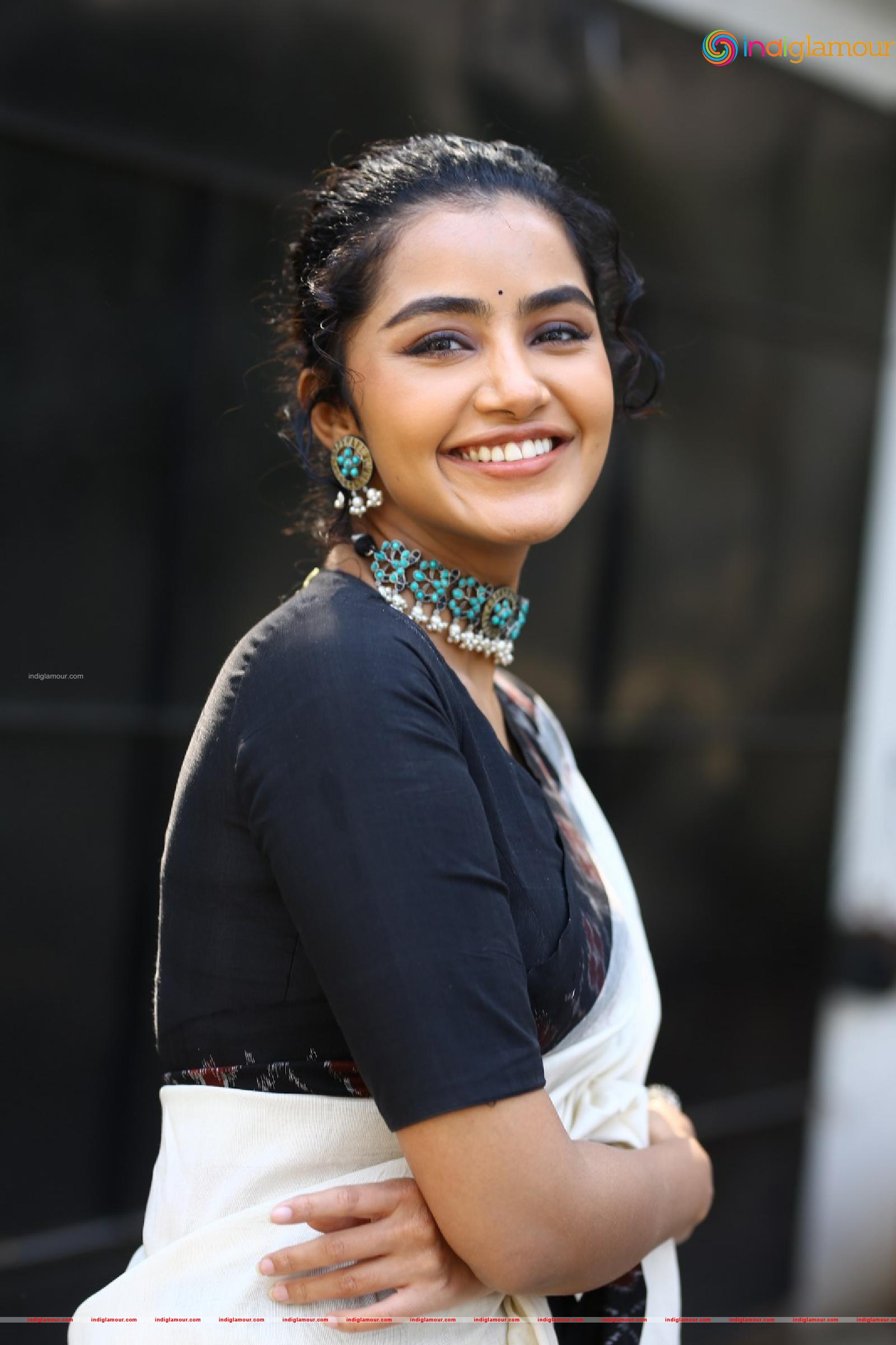 Anupama Parameswaran Actress hd photo