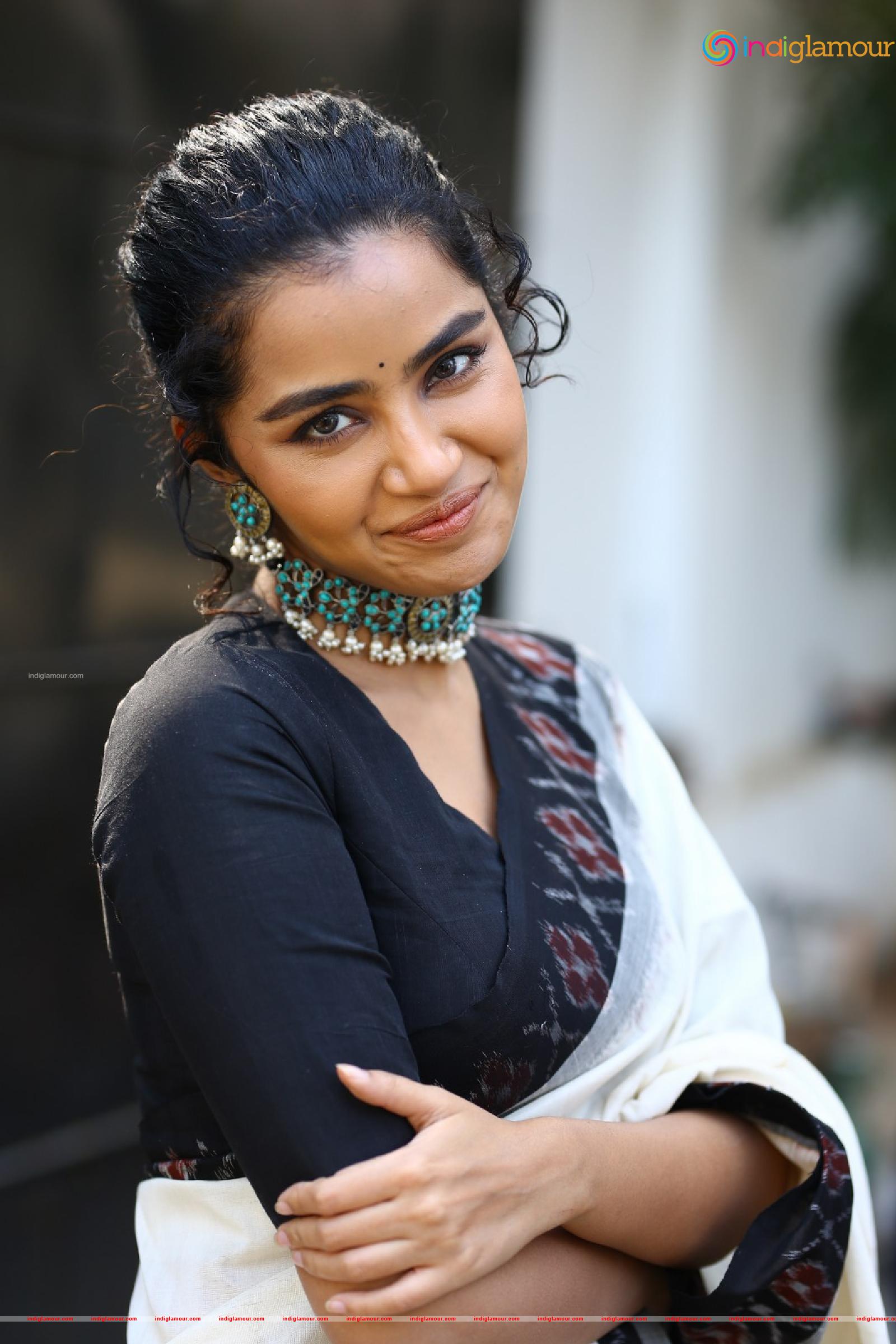 Anupama Parameswaran Actress hd photo