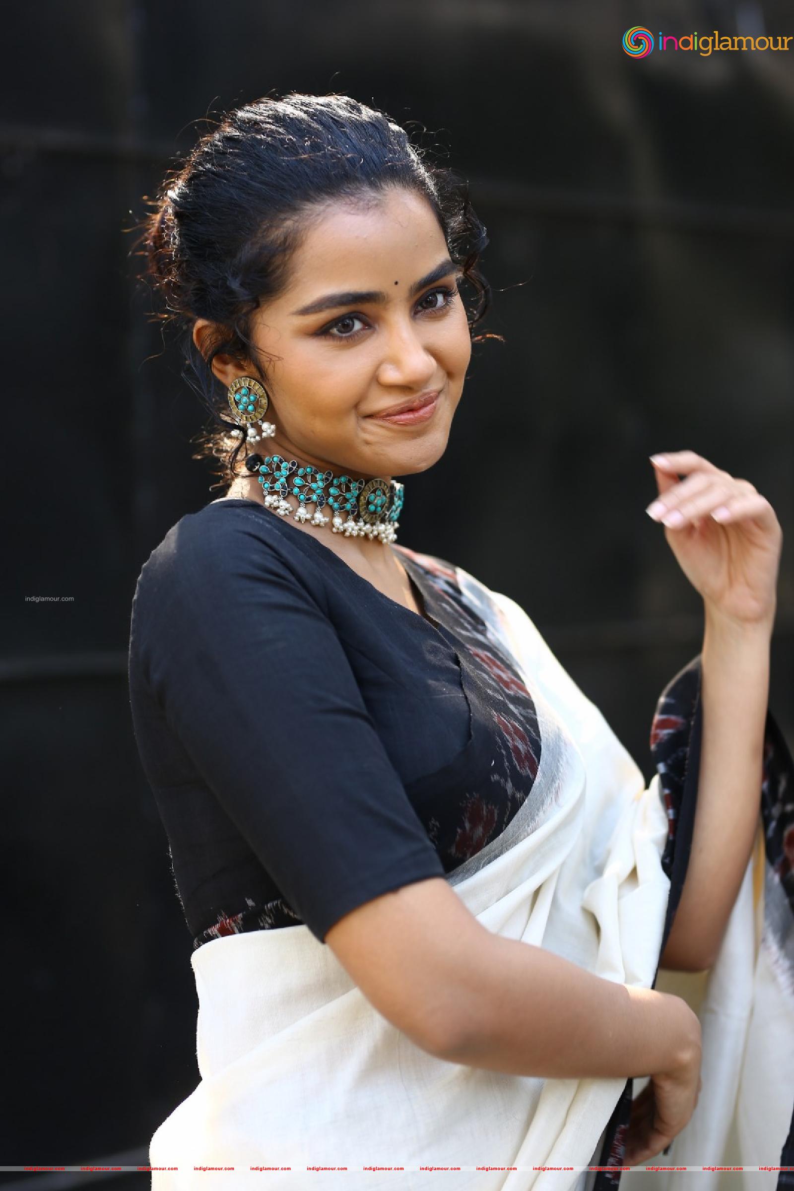 Anupama Parameswaran Actress hd photo