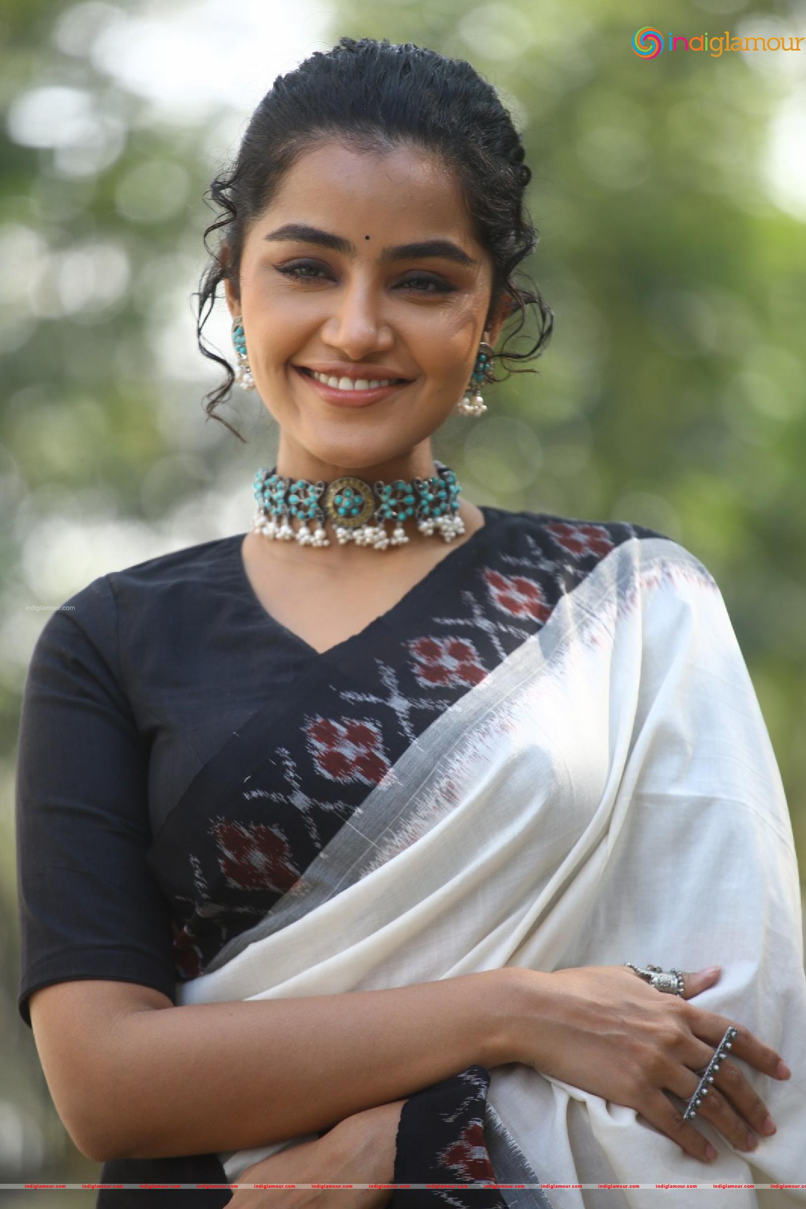 Anupama Parameswaran Actress hd photo