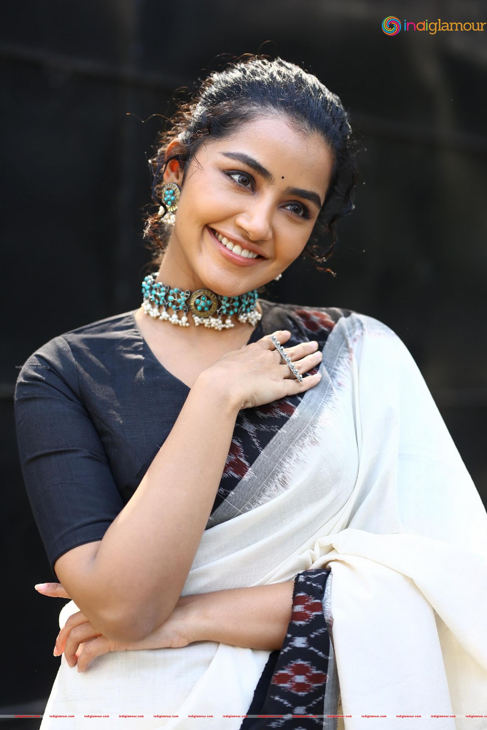 Anupama Parameswaran Actress hd photo