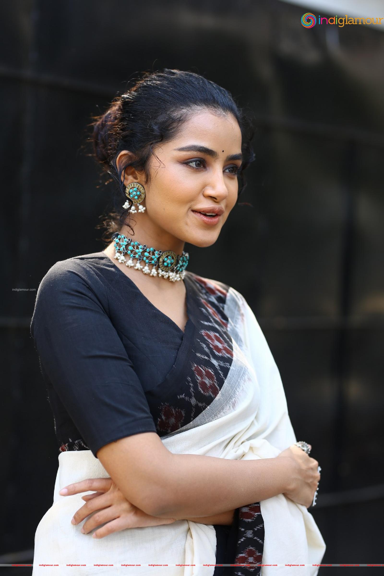 Anupama Parameswaran Actress hd photo