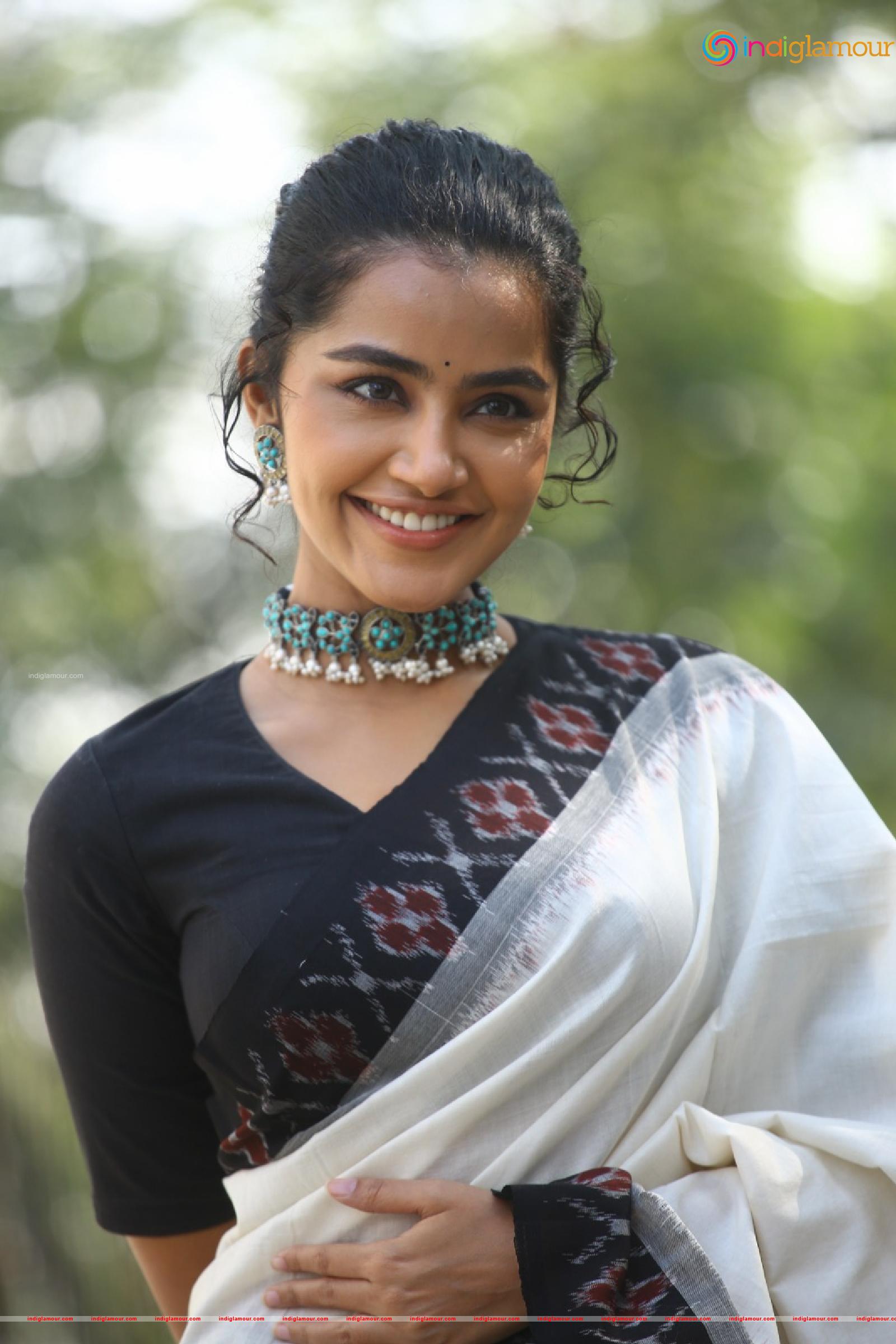 Anupama Parameswaran Actress hd photo