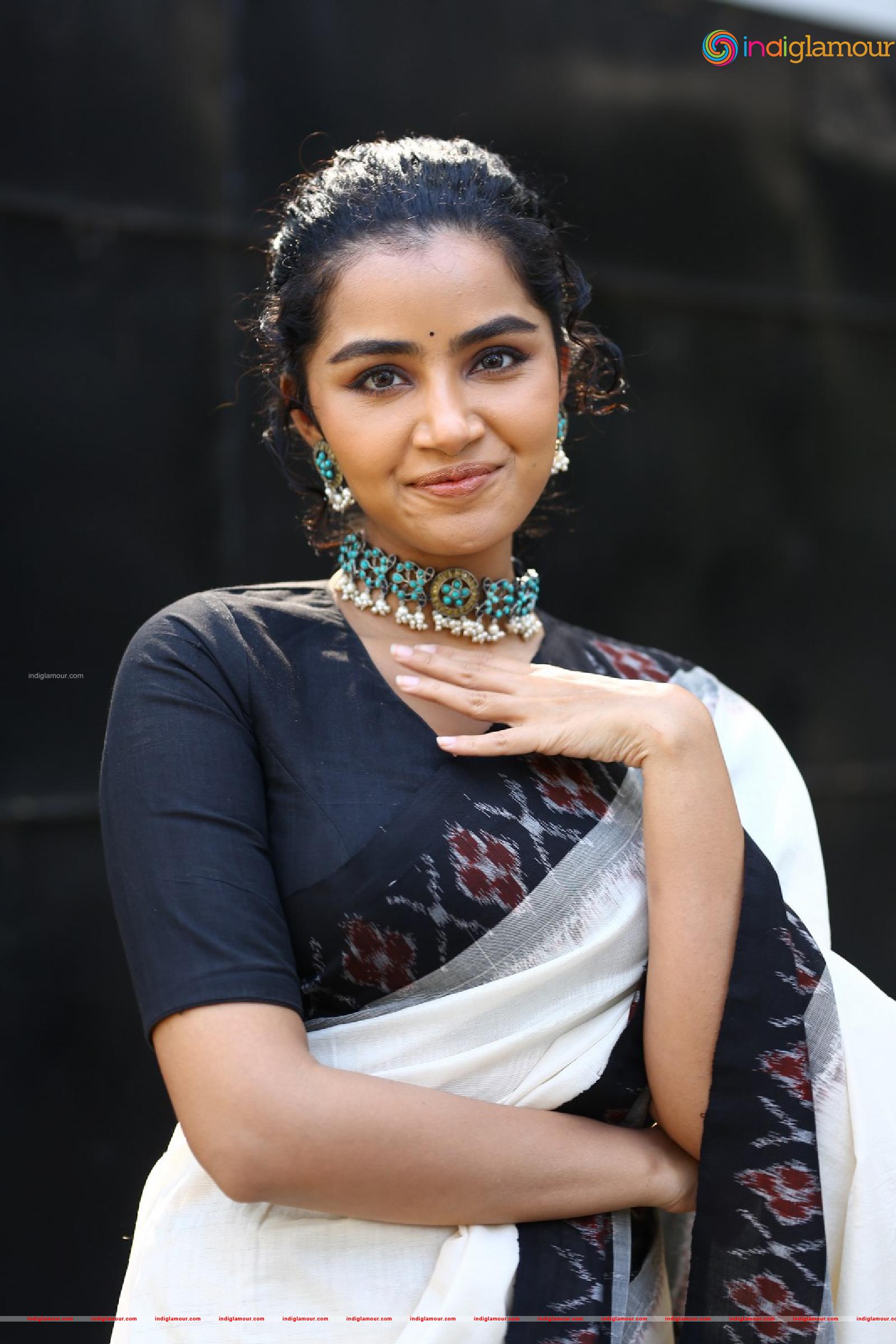 Anupama Parameswaran Actress hd photo