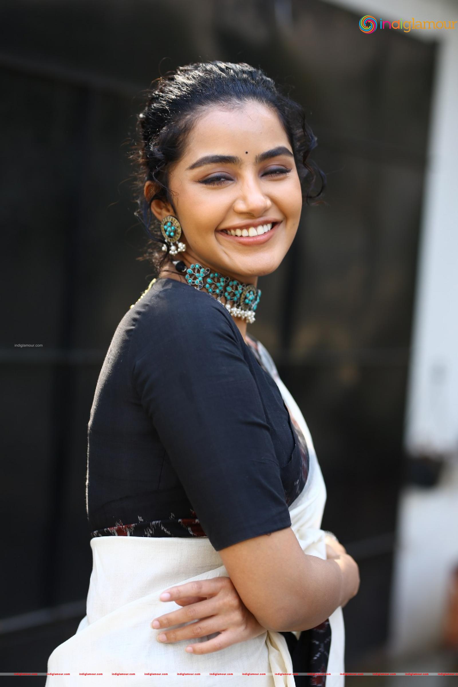 Anupama Parameswaran Actress hd photo